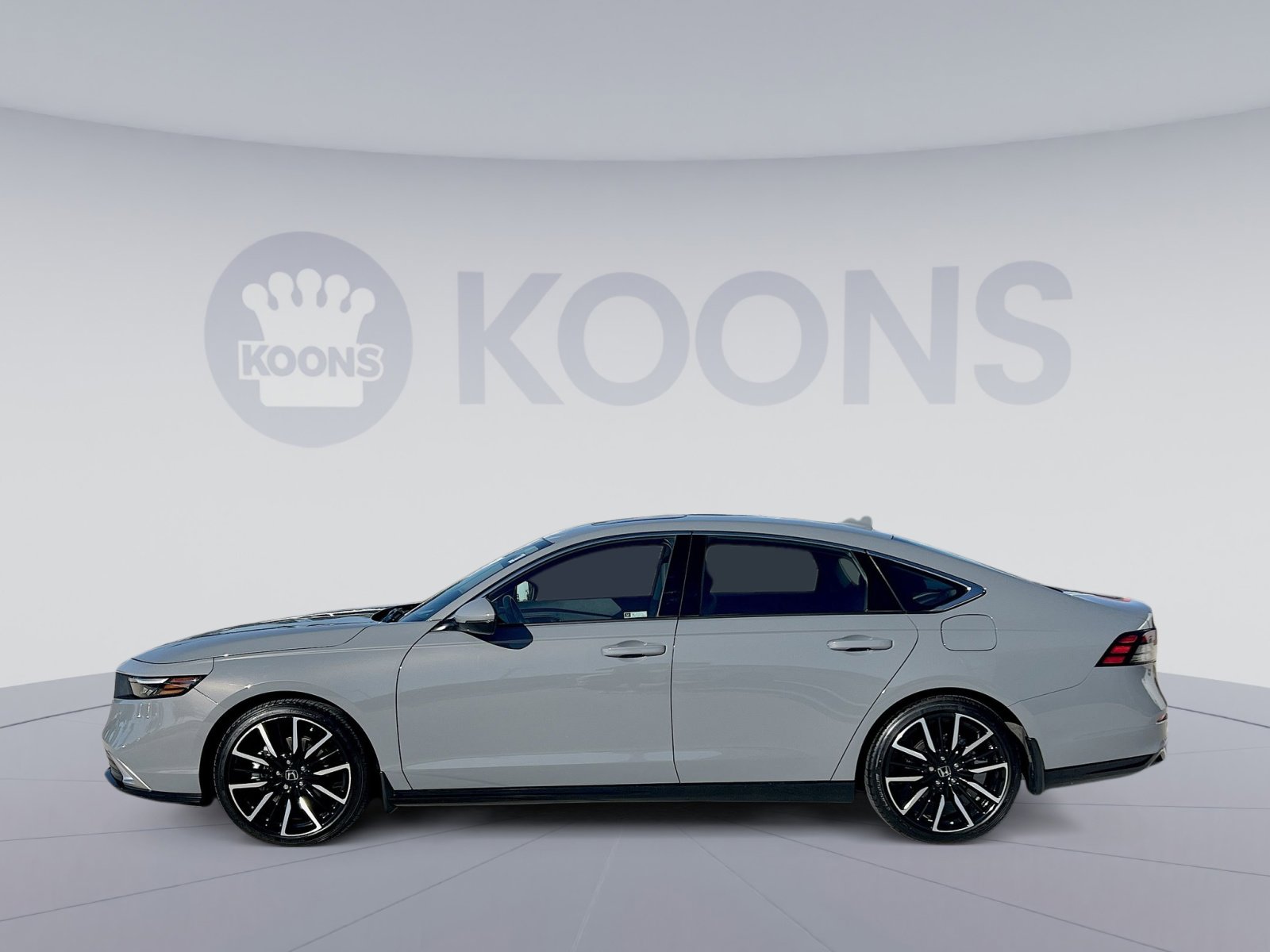2023 Honda Accord Hybrid Touring photo 2
