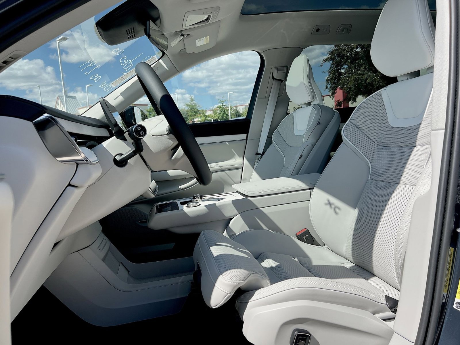 2025 Volvo EX90 Plus - Photo 13