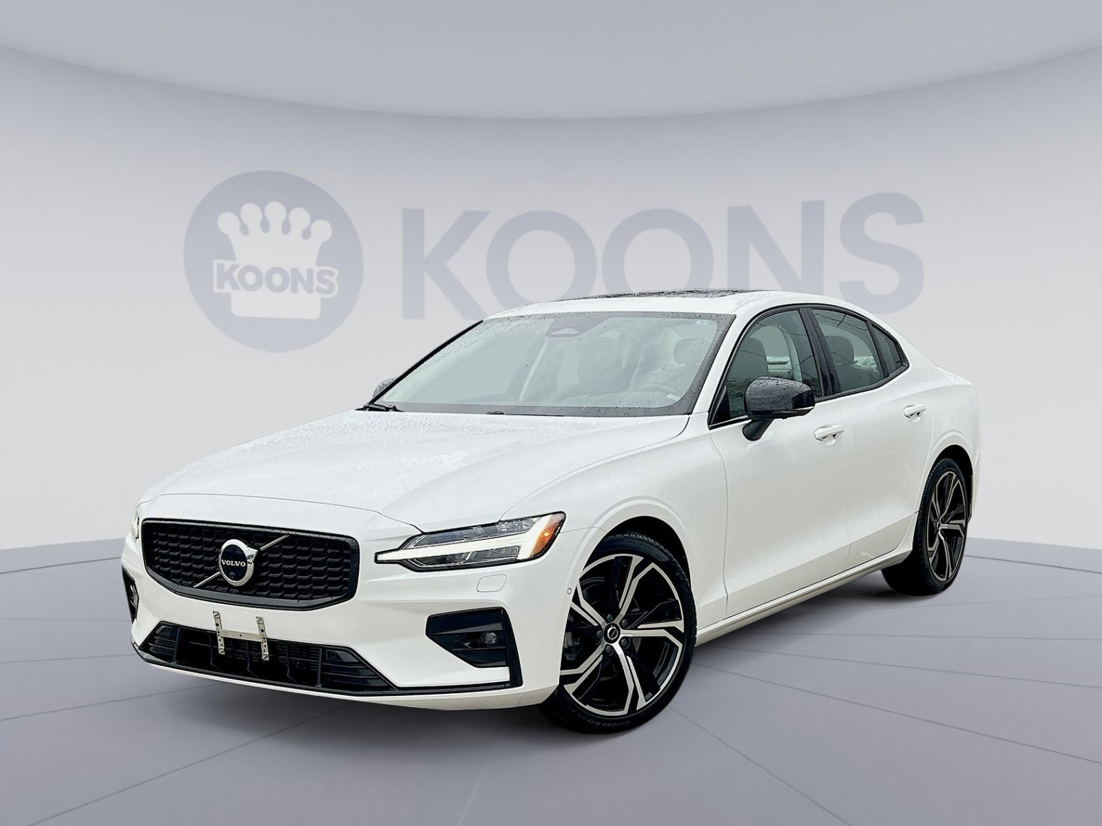 2023 Volvo S60 Plus's photo