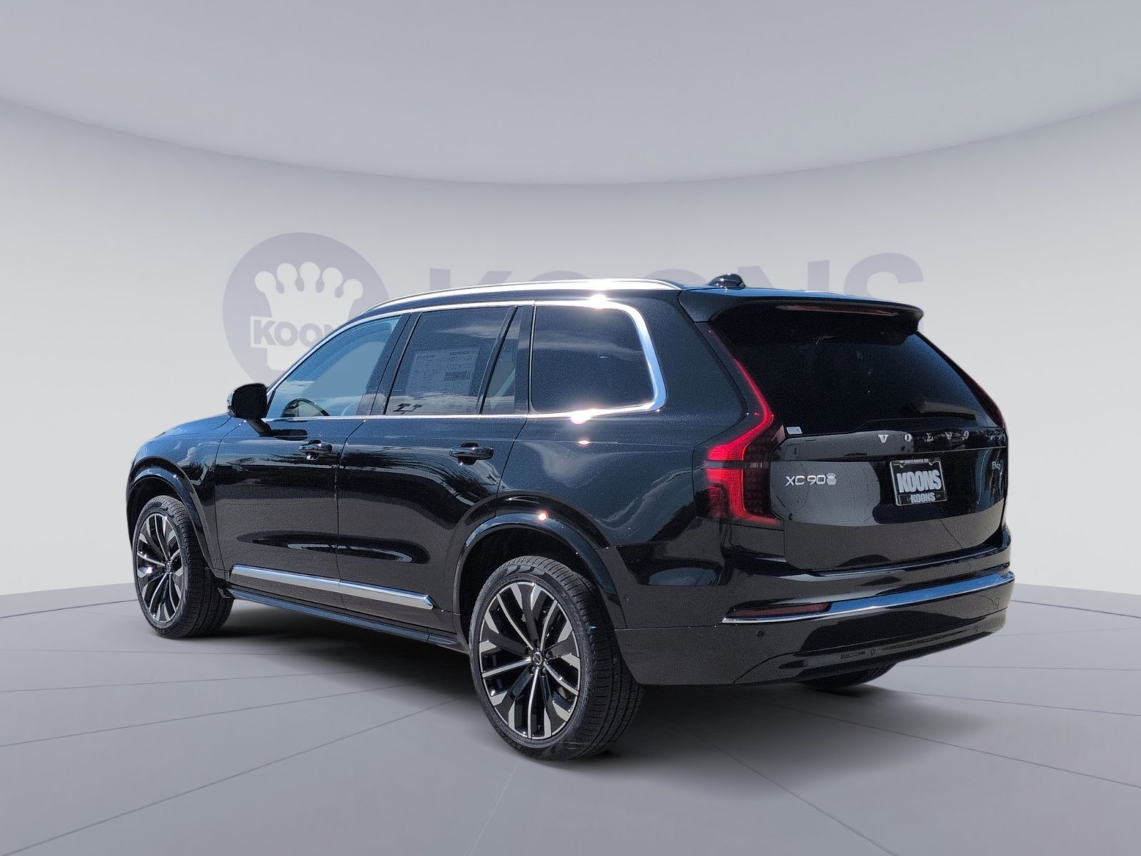 2026 Volvo XC90 Plus photo 3