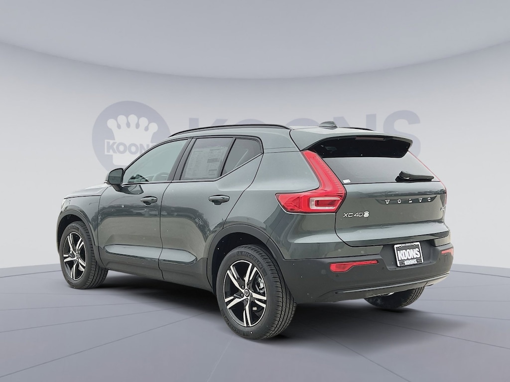 New 2026 Volvo XC40 B5 Core SUV