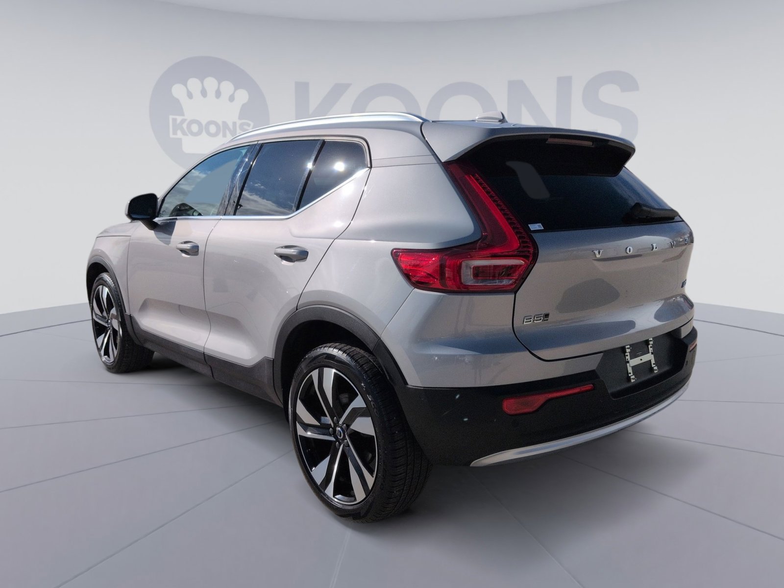 2025 Volvo XC40 Plus photo 3