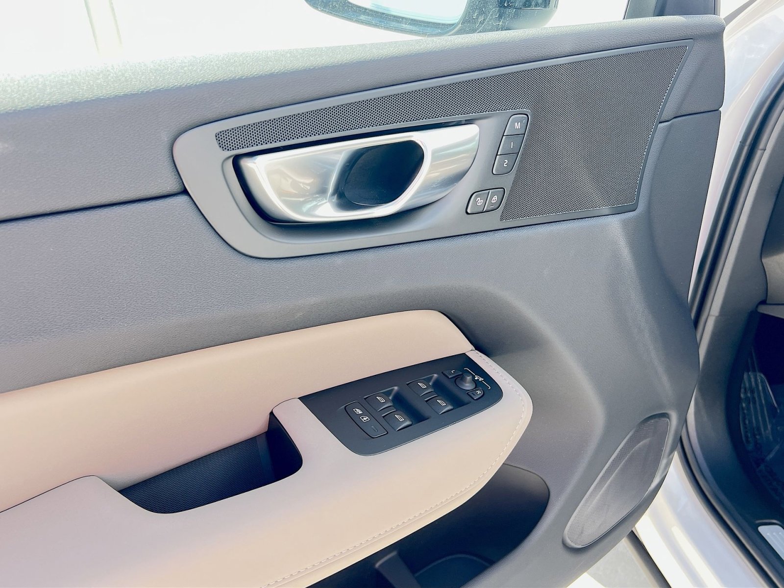 2026 Volvo XC60 Plus - Photo 15