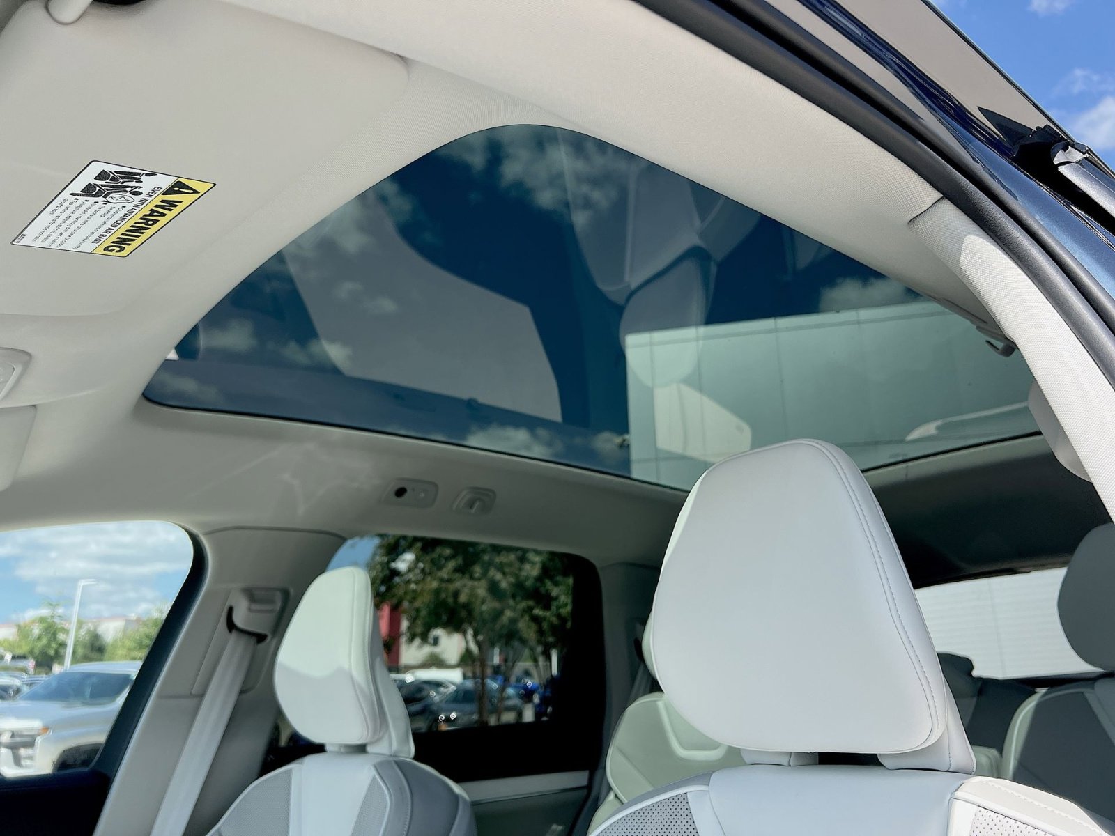 2025 Volvo EX90 Plus - Photo 24