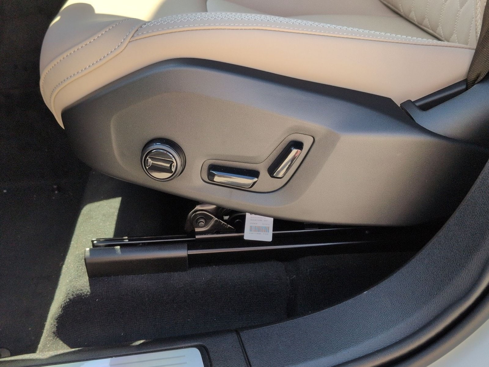 2026 Volvo XC60 Plus - Photo 14