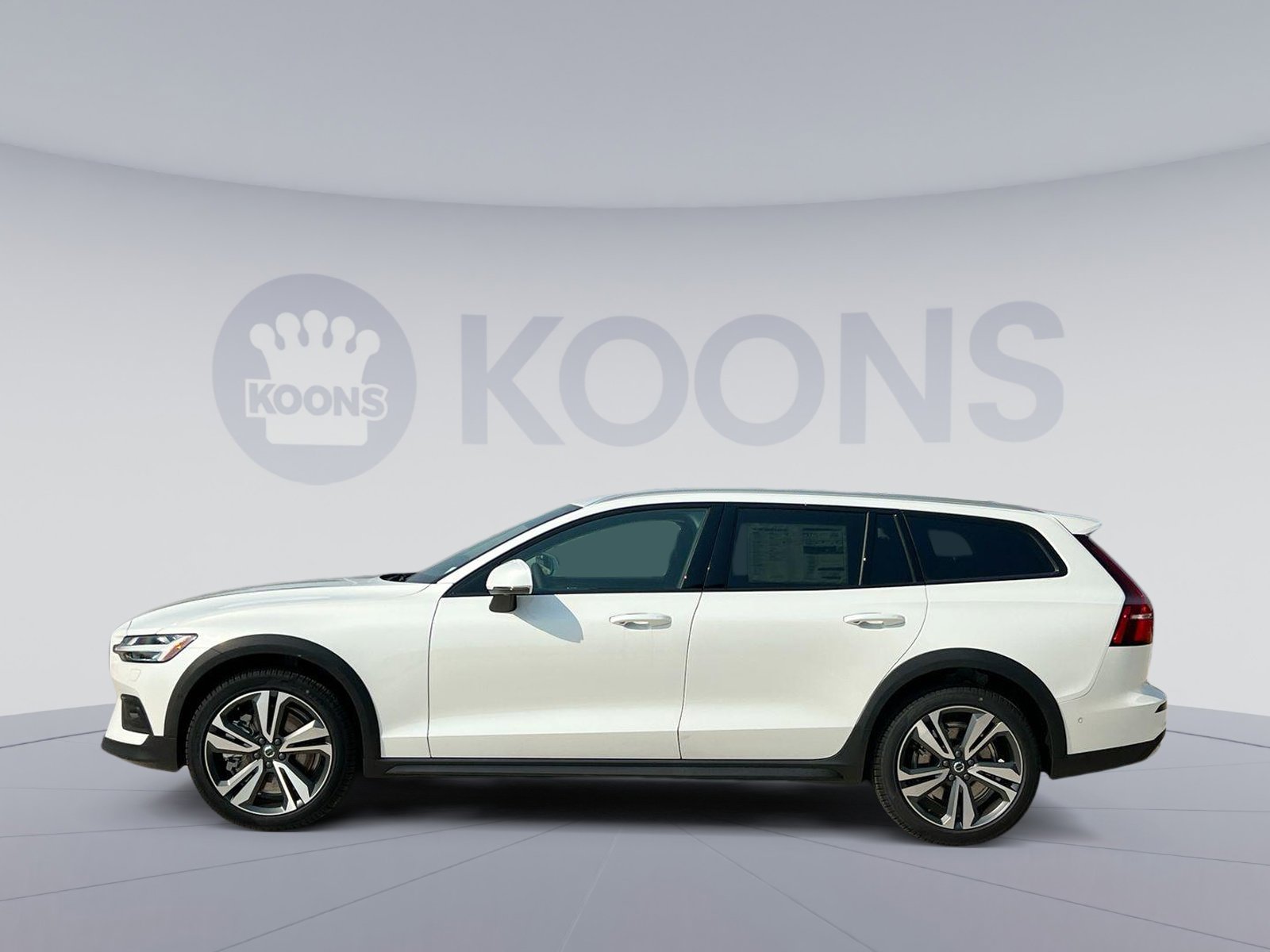 2025 Volvo V60 Cross Country B5 Plus photo 2