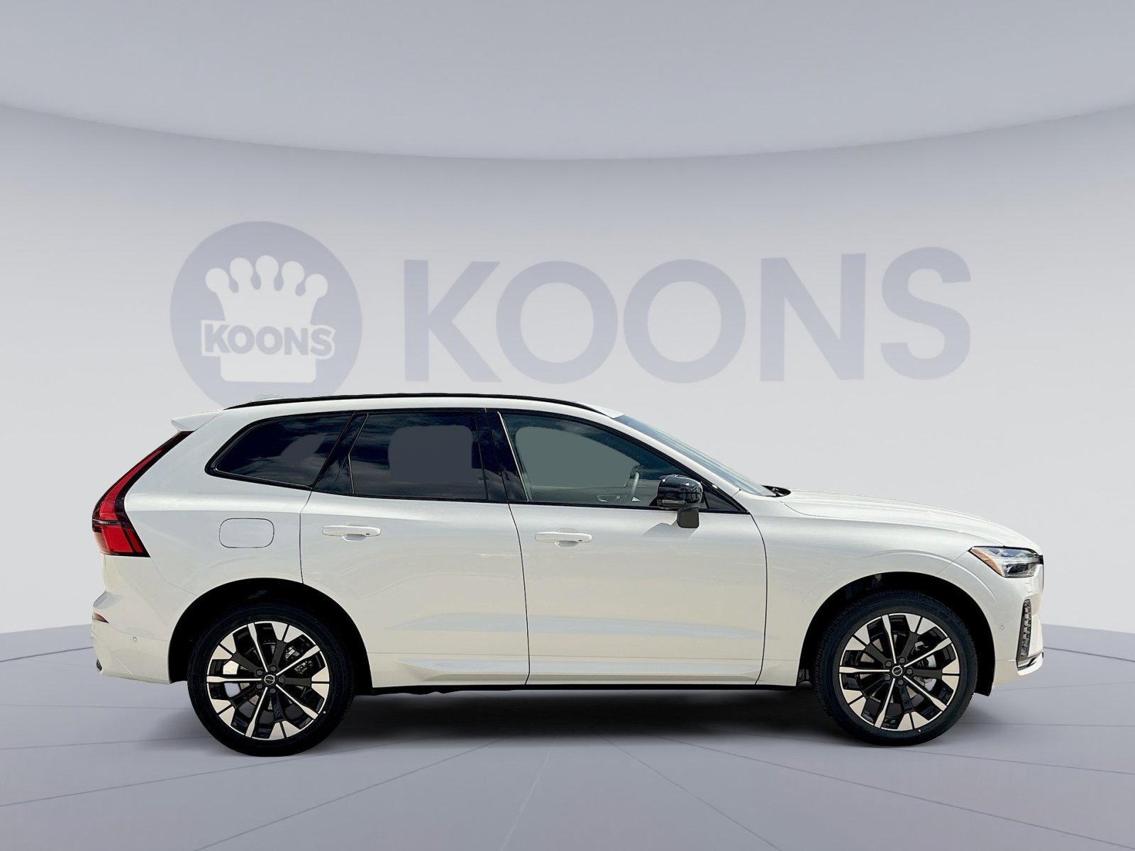 2026 Volvo XC60 Plus - Photo 8