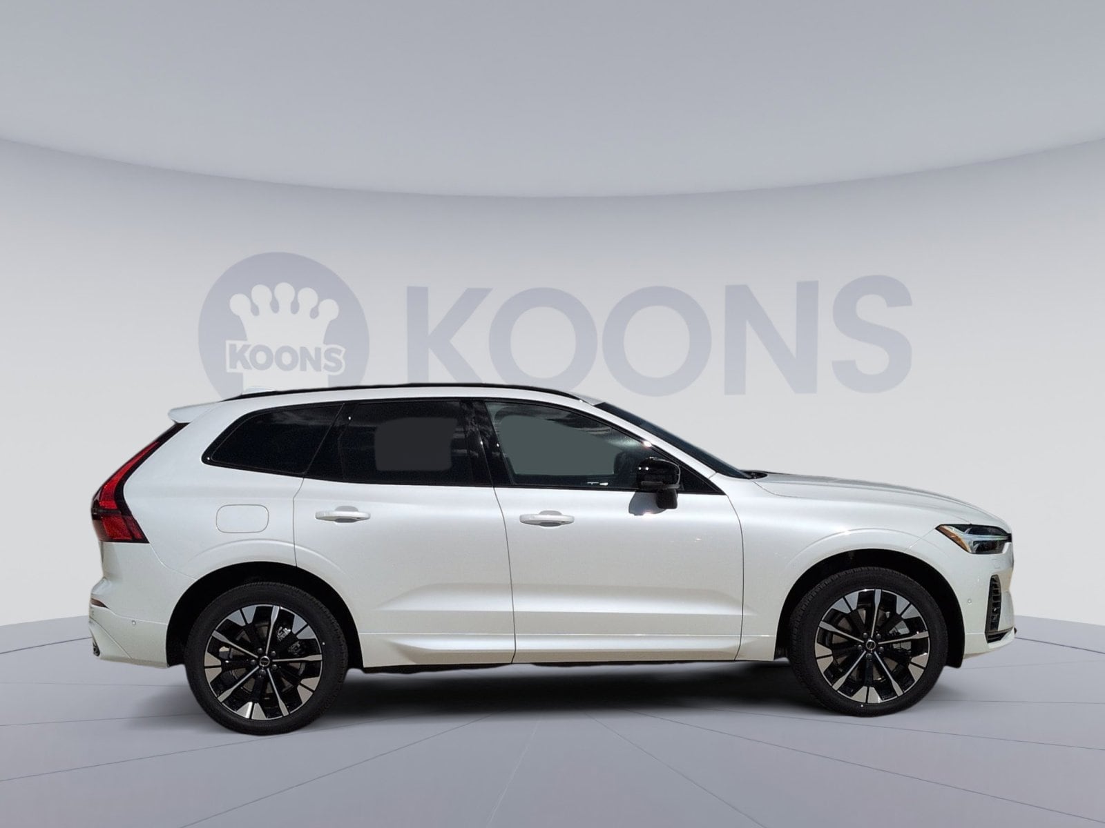 2026 Volvo XC60 Plus - Photo 8