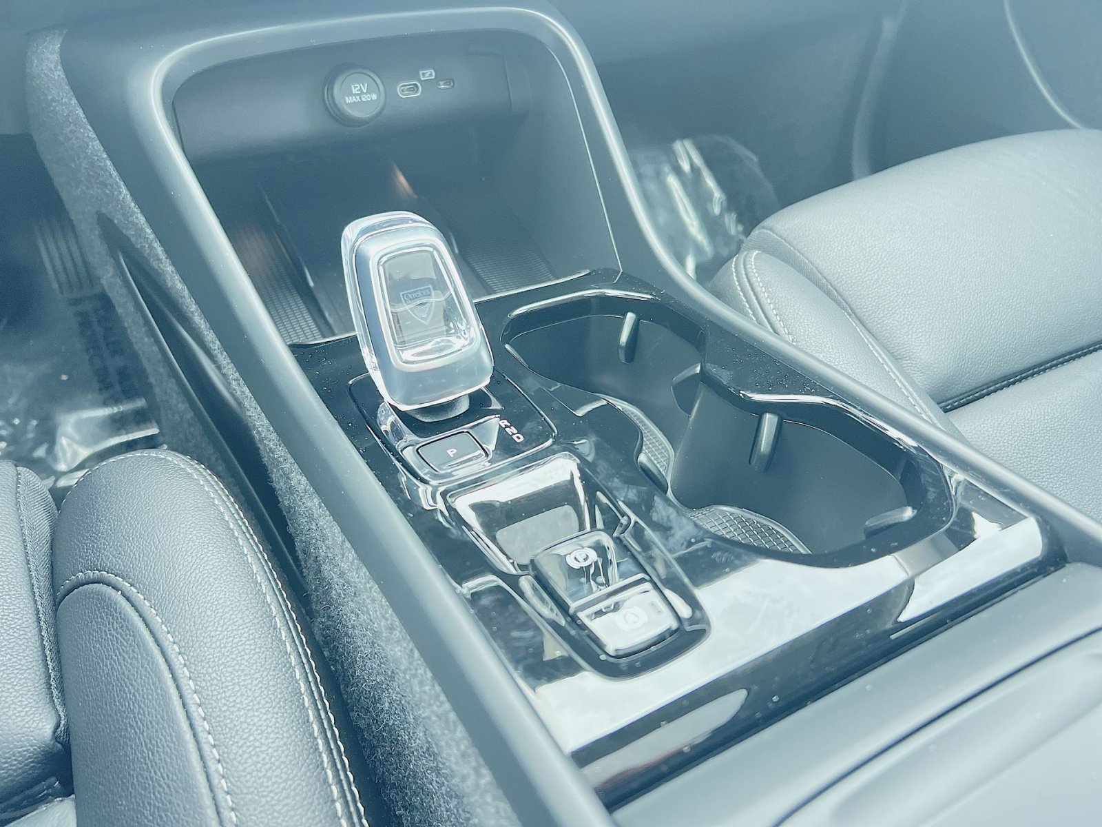 2026 Volvo XC40 Plus - Photo 22
