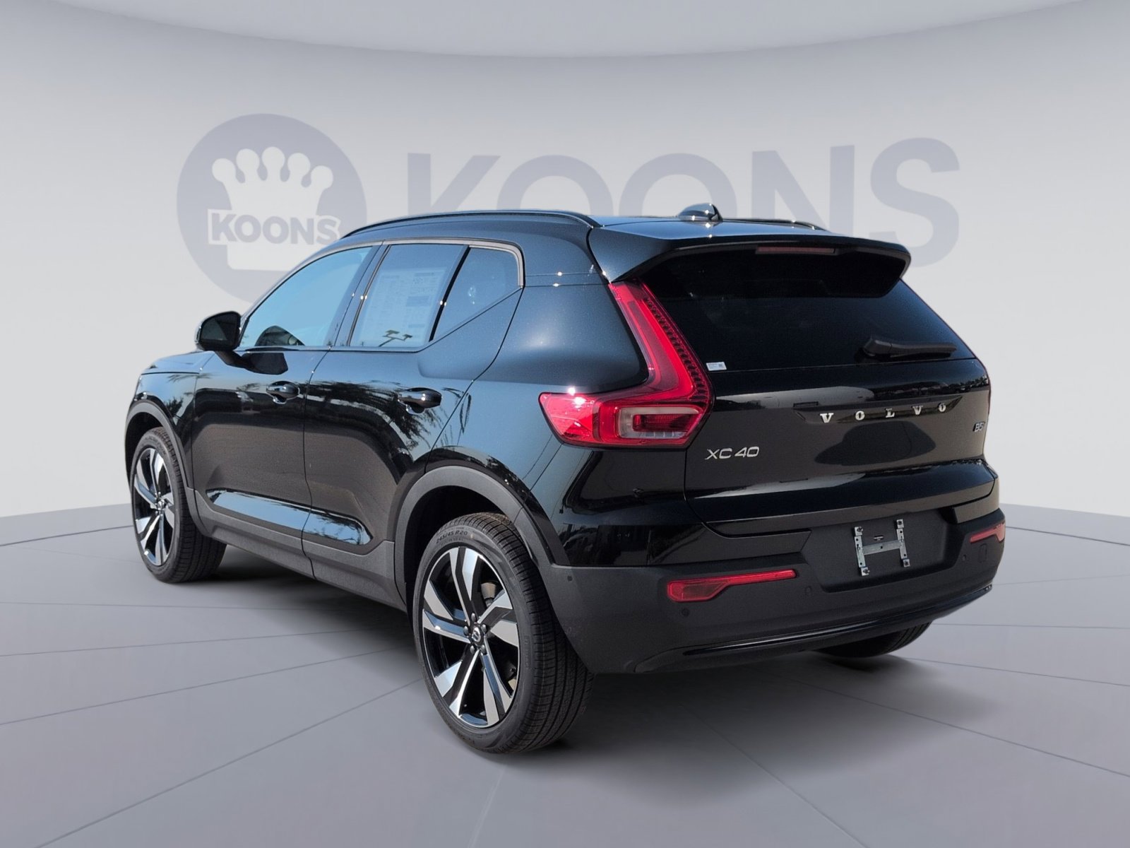 2026 Volvo XC40 photo 3