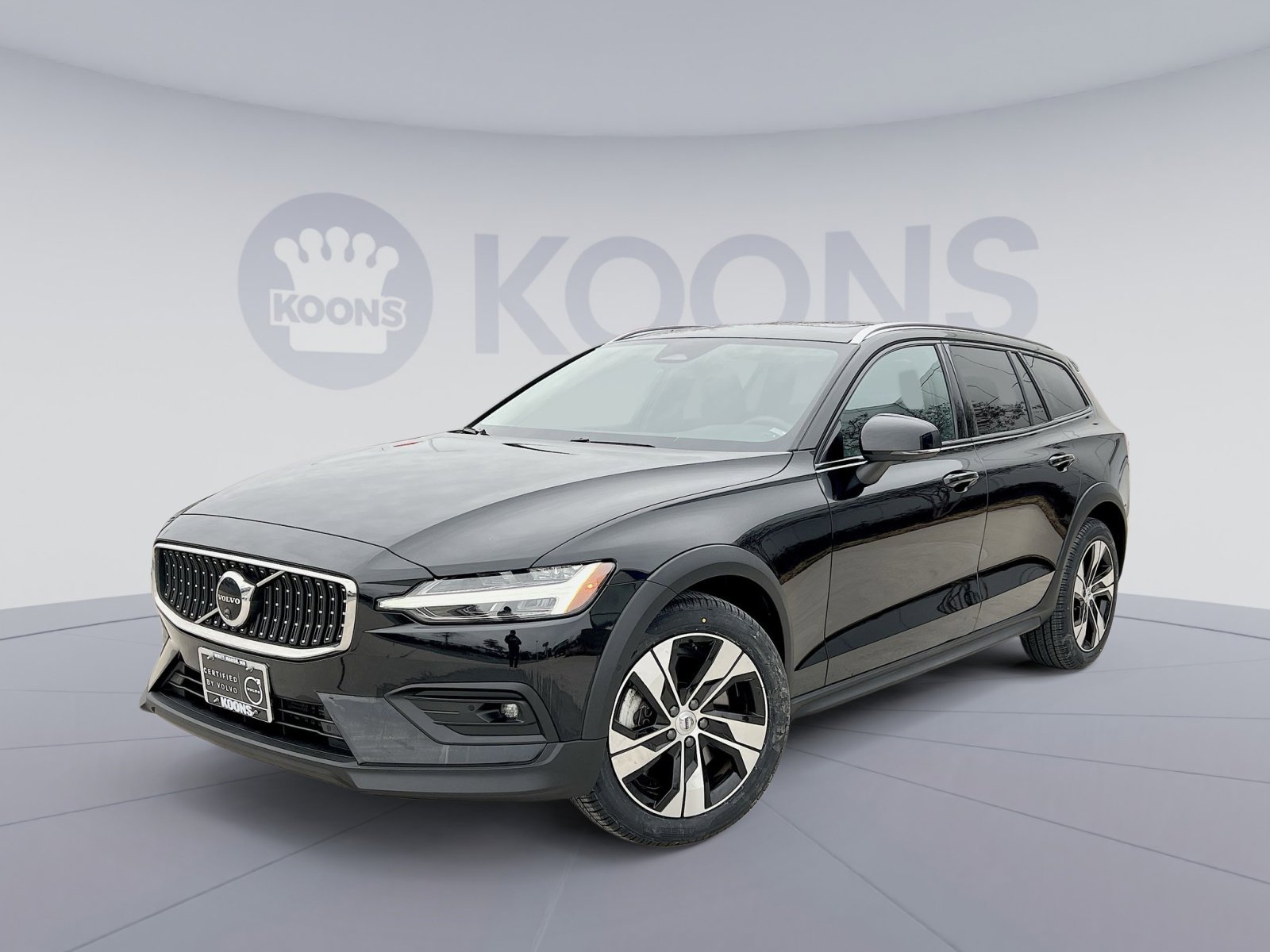 2024 Volvo V60 Cross Country Plus's photo