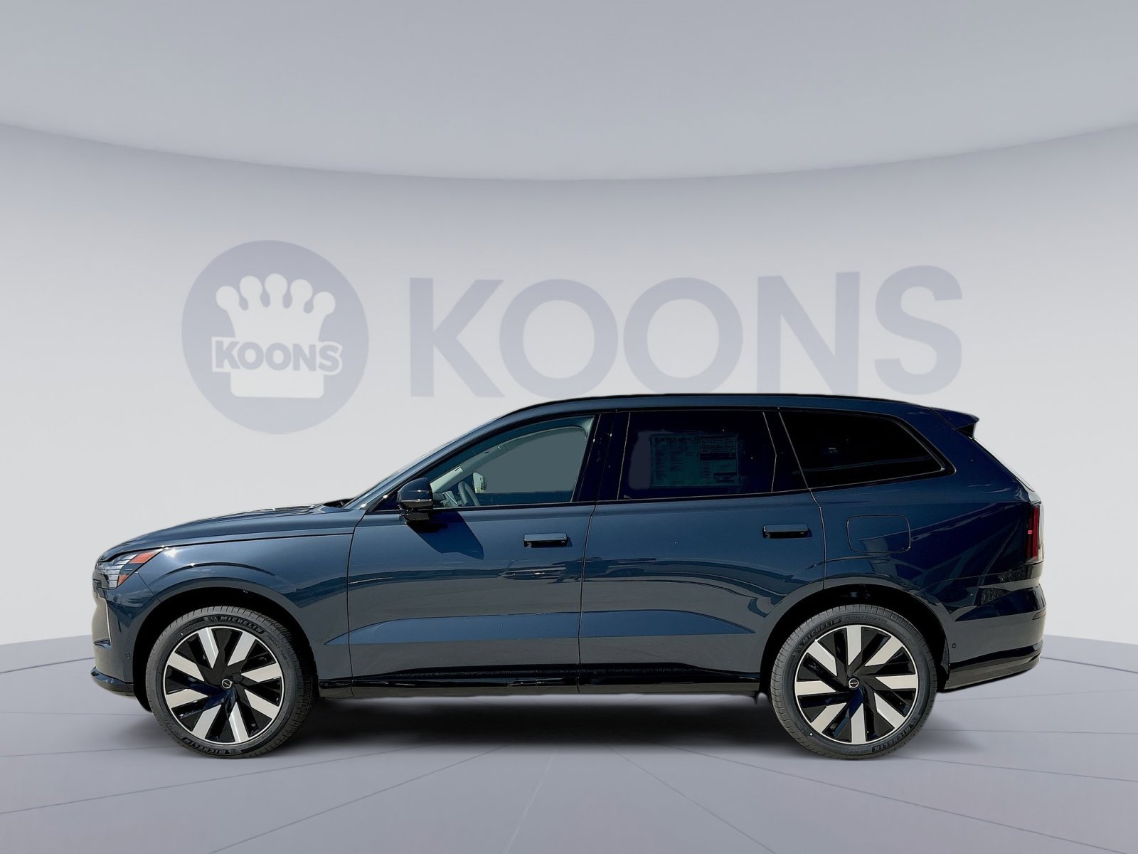 2025 Volvo EX90 Twin Motor Performance Plus photo 2