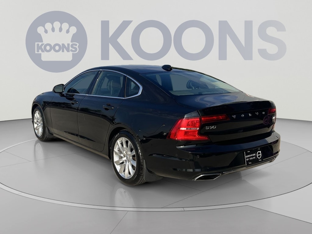 Used 2017 Volvo S90 T6 Momentum Sedan