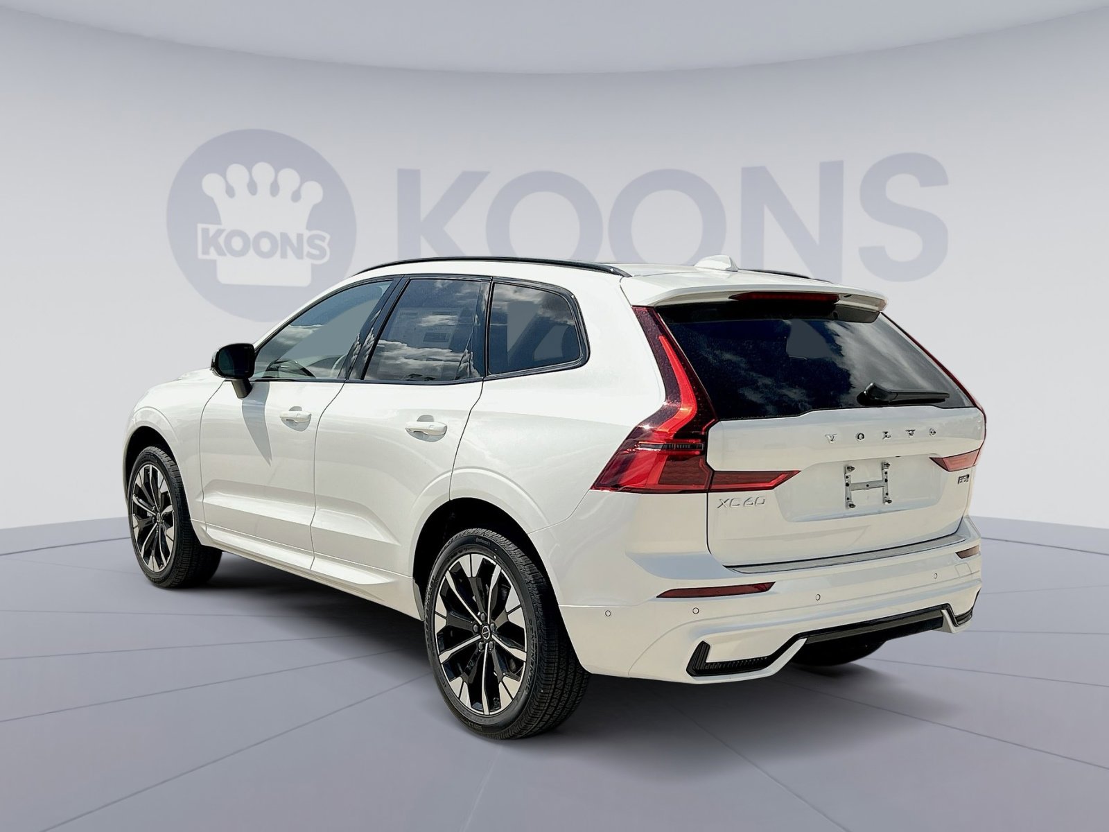 2026 Volvo XC60 B5 Plus photo 3