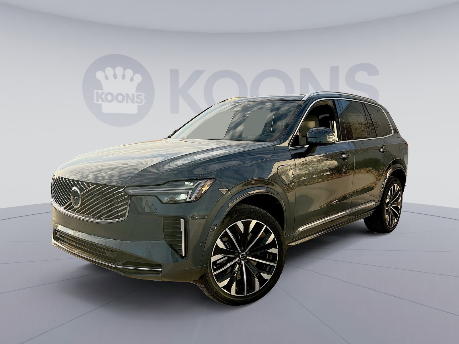 2026 Volvo XC90 Plus's photo