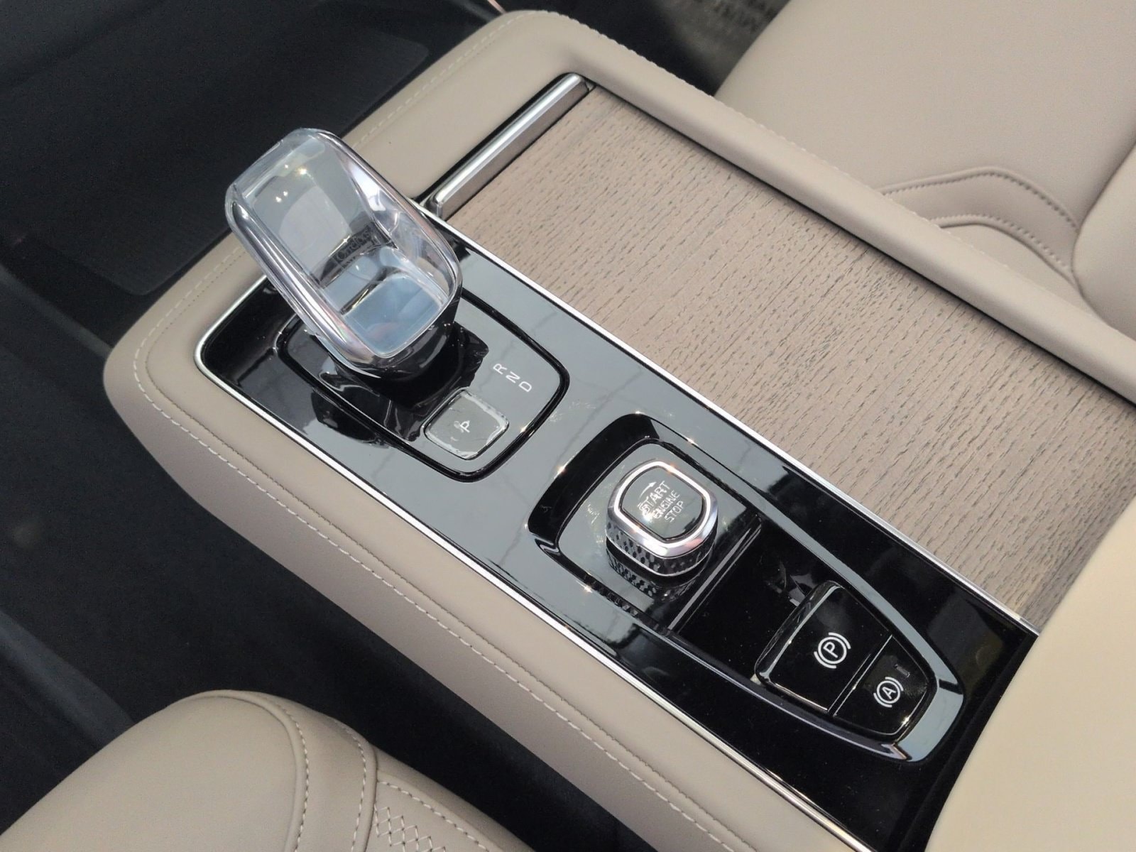 2026 Volvo XC90 Plus - Photo 29