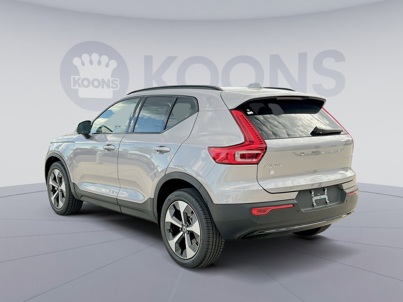 2026 Volvo XC40 Plus photo 3