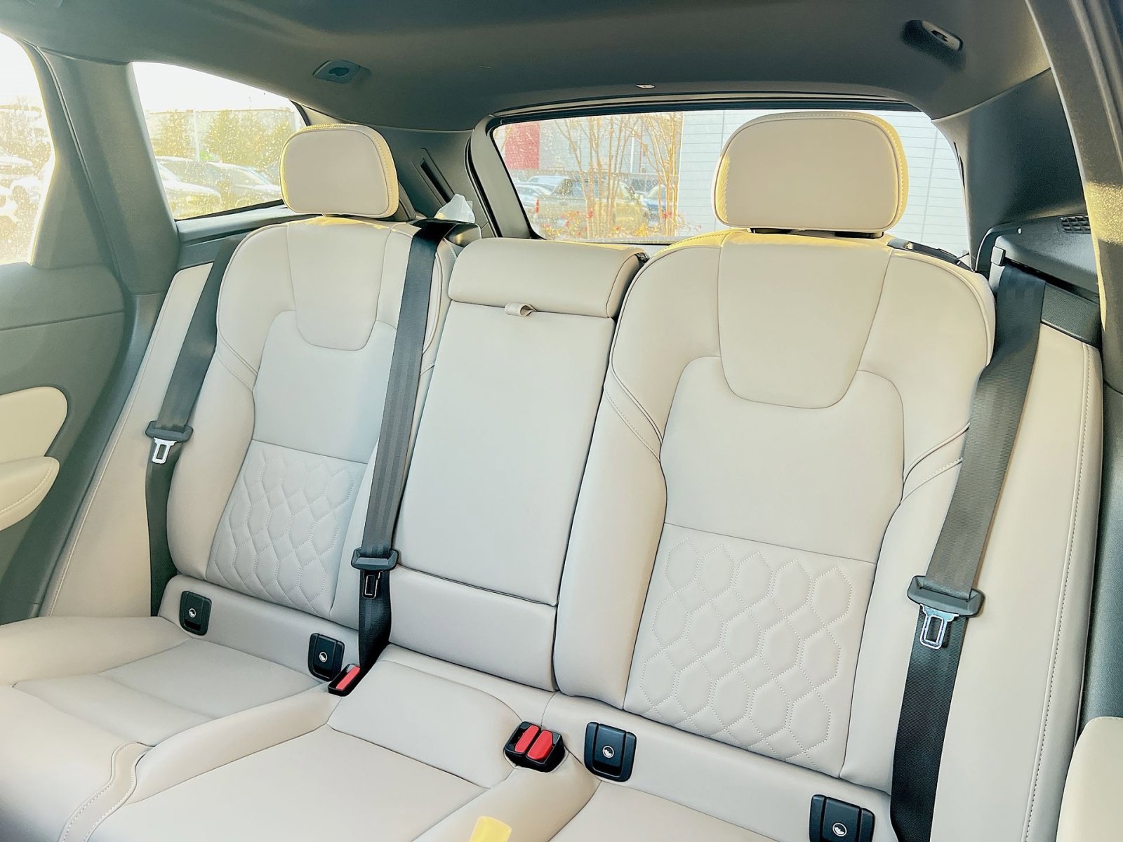 2026 Volvo XC60 Plus - Photo 24