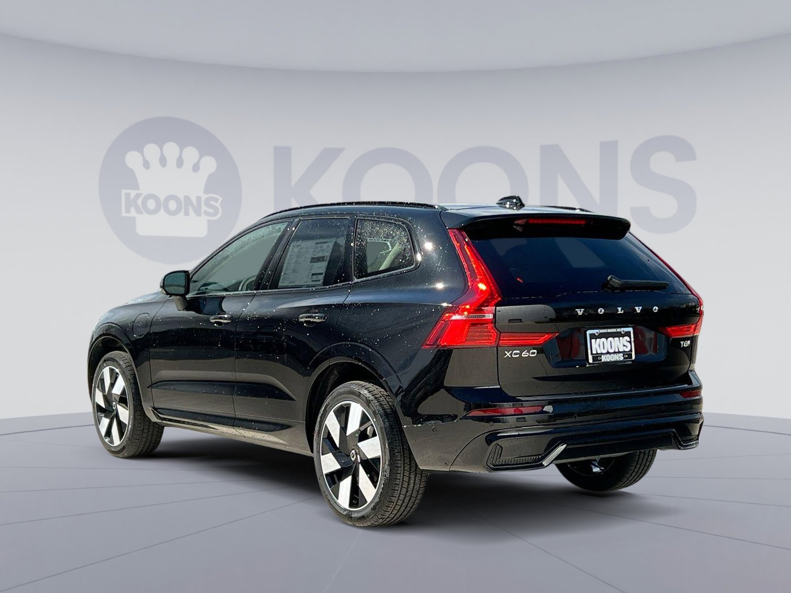 2025 Volvo XC60 Hybrid T8 Plus photo 3