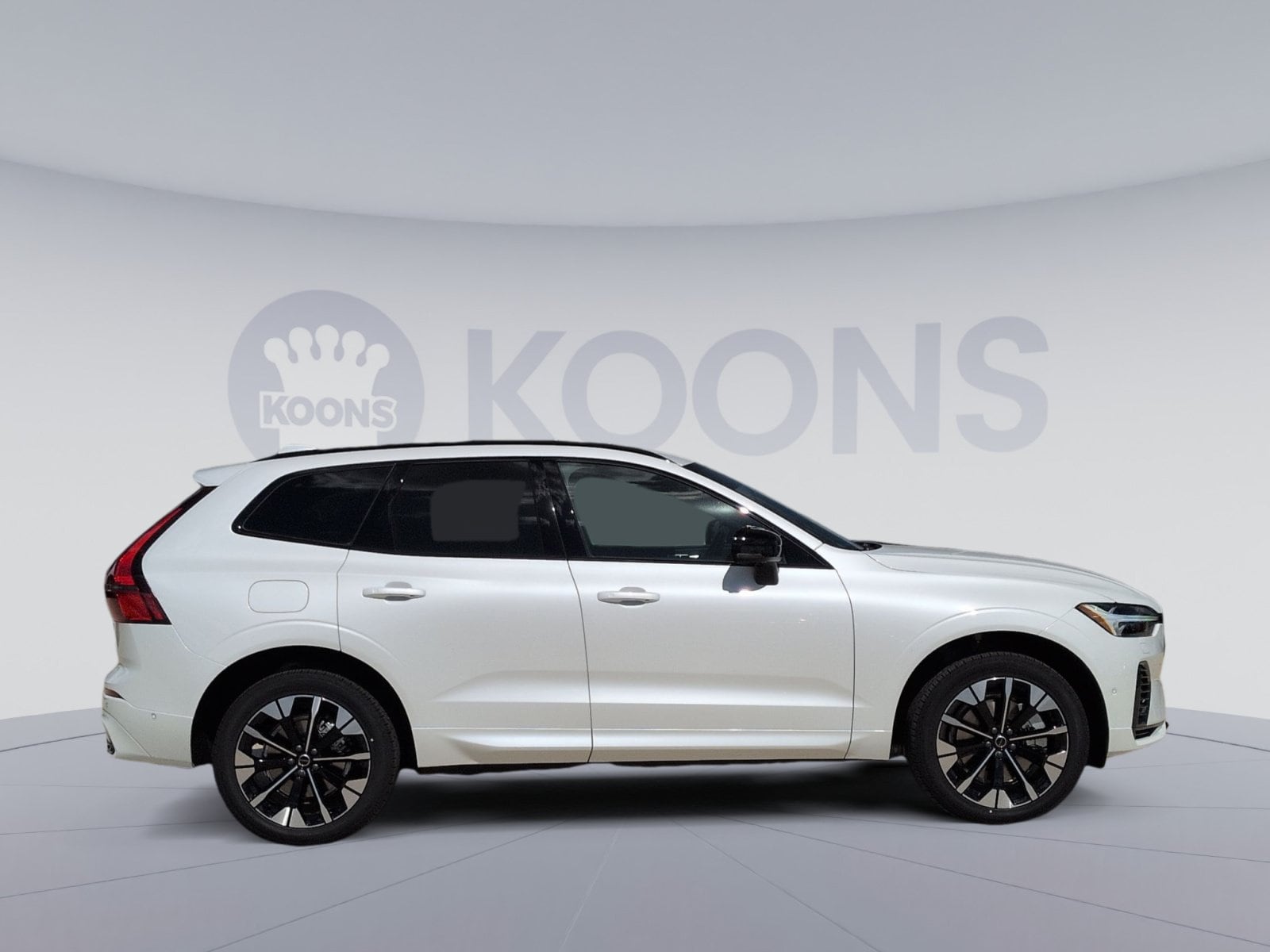 2026 Volvo XC60 Plus - Photo 8
