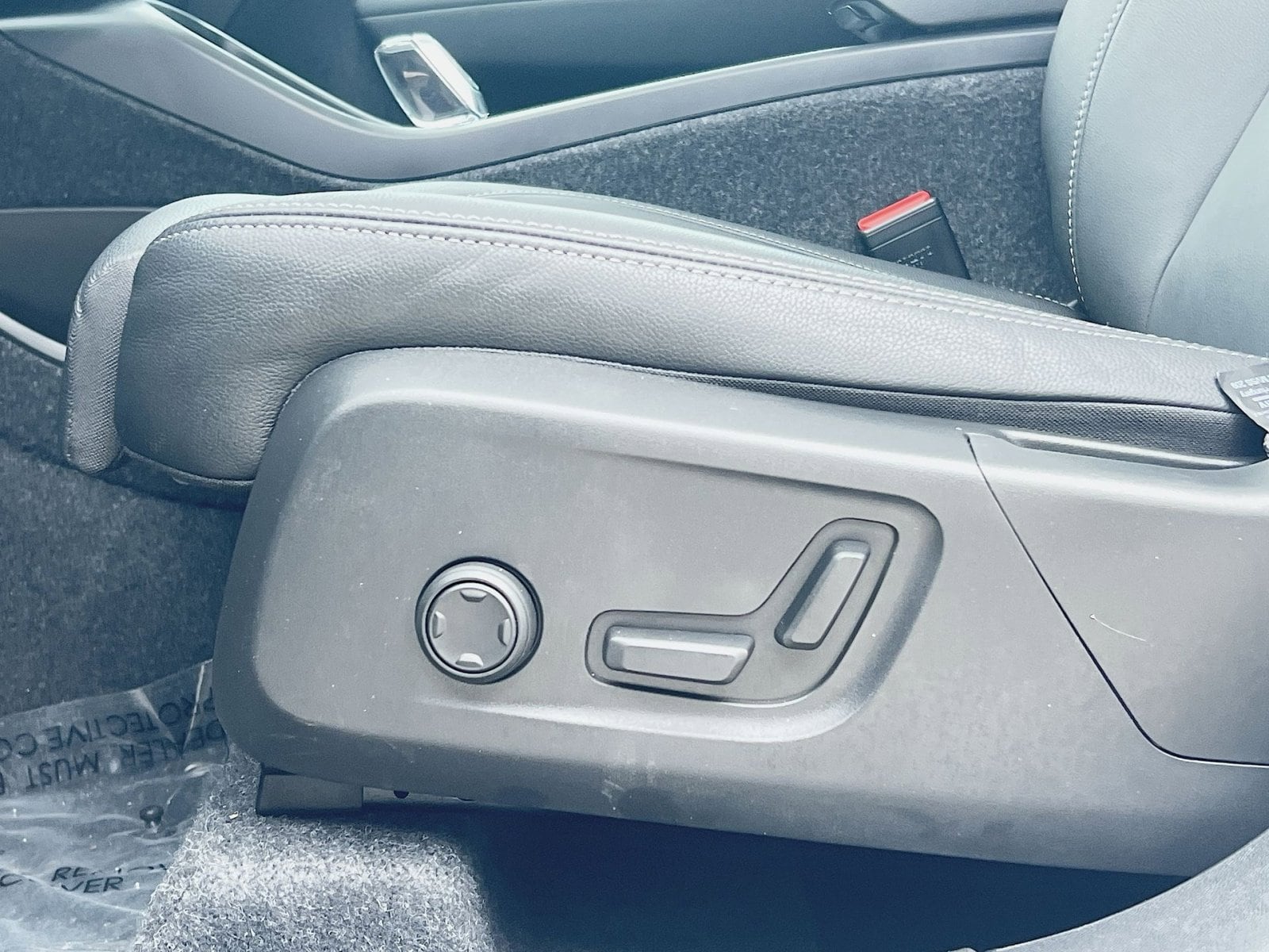 2026 Volvo XC40 Plus - Photo 14