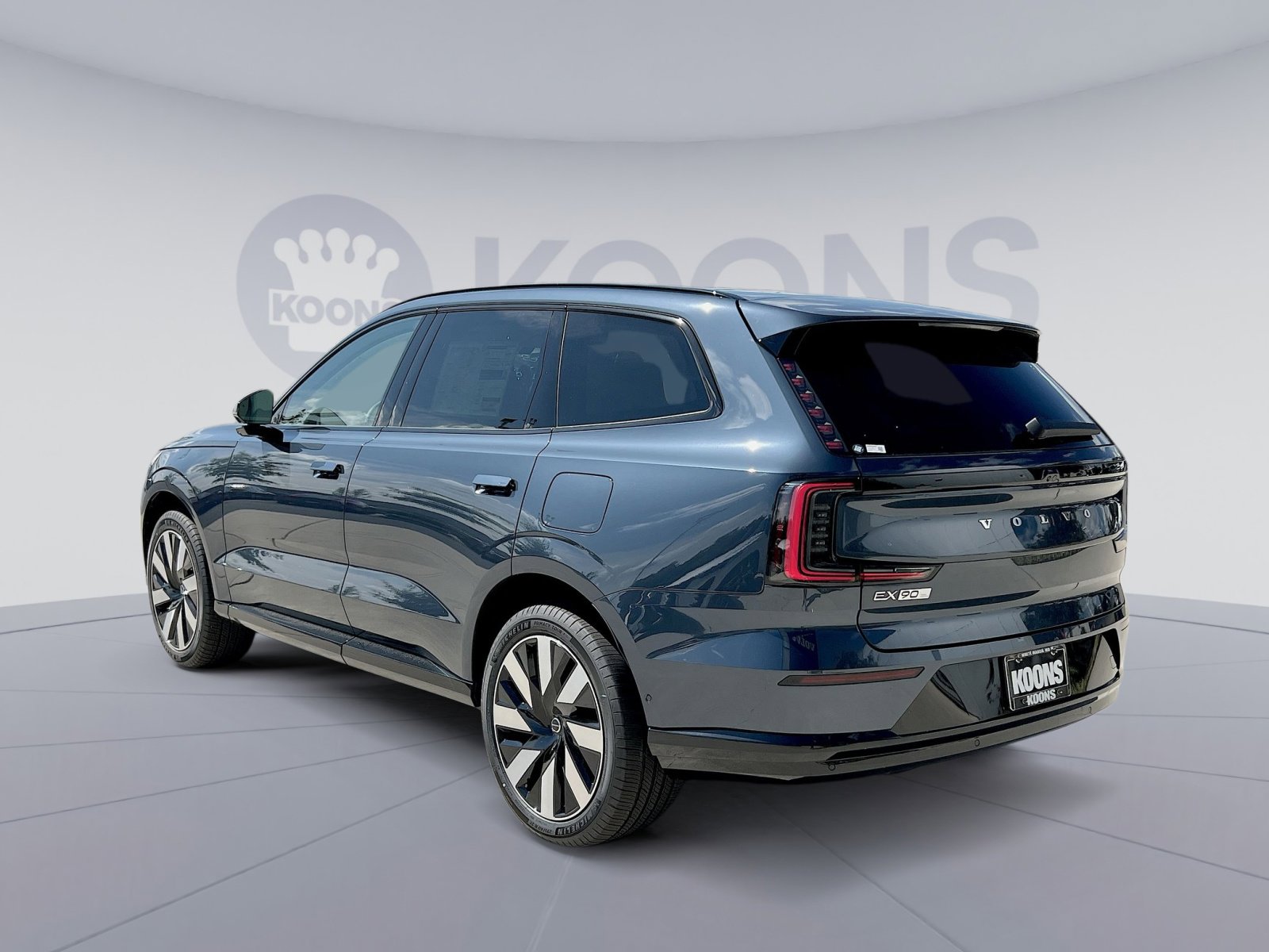 2025 Volvo EX90 Twin Motor Performance Plus photo 3