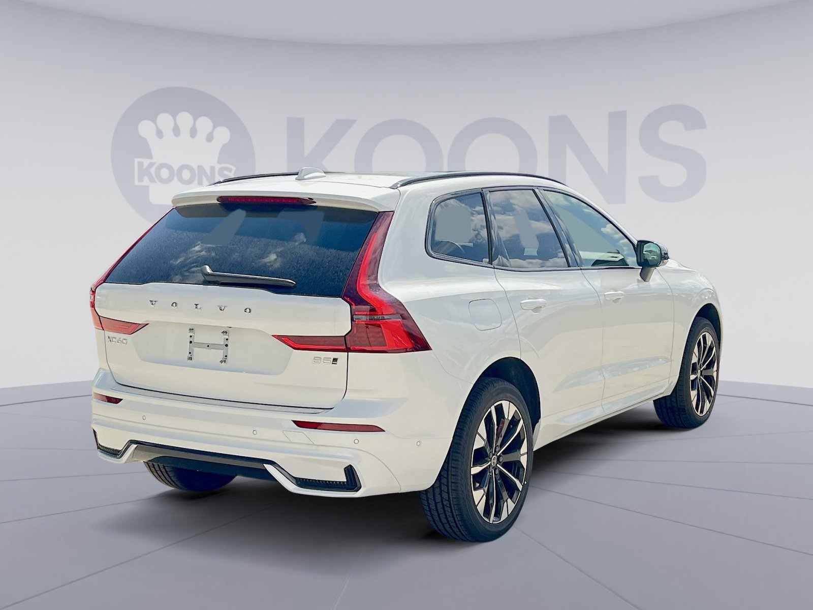 2026 Volvo XC60 Plus - Photo 7