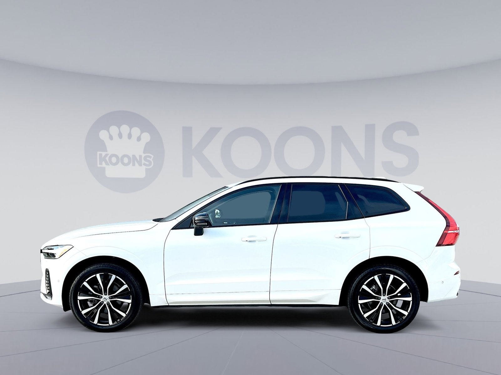 2024 Volvo XC60 B5 Plus photo 2