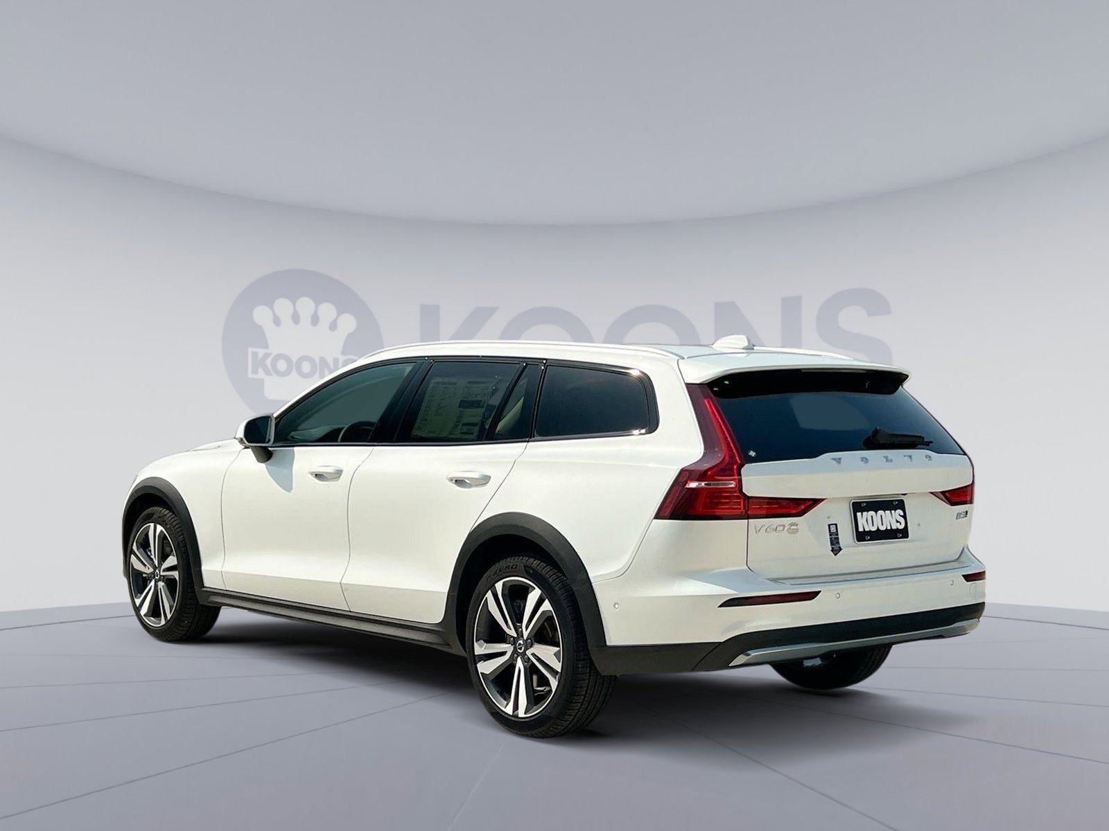 2025 Volvo V60 Cross Country B5 Plus photo 3