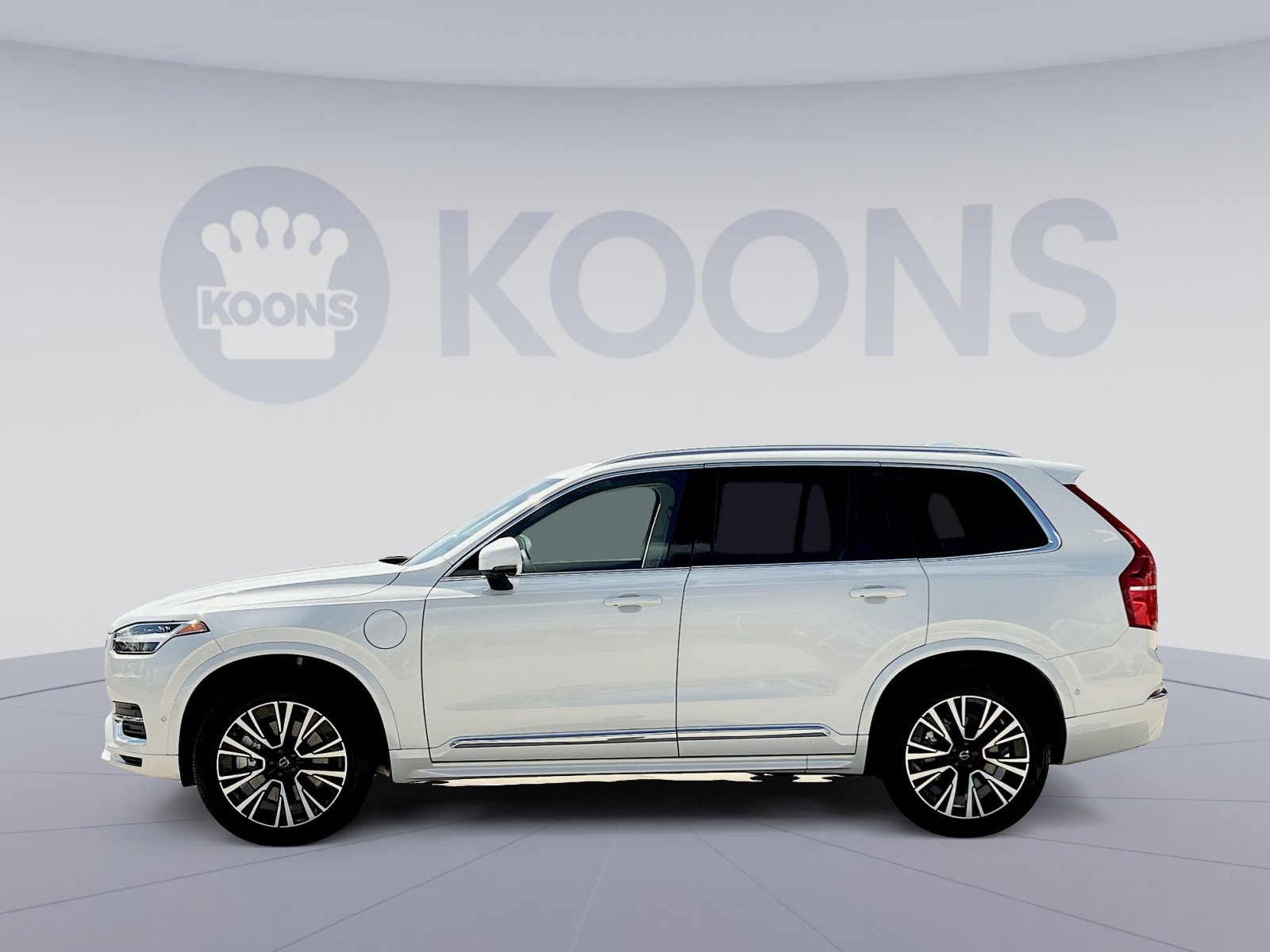 2025 Volvo XC90 T8 Plus photo 2
