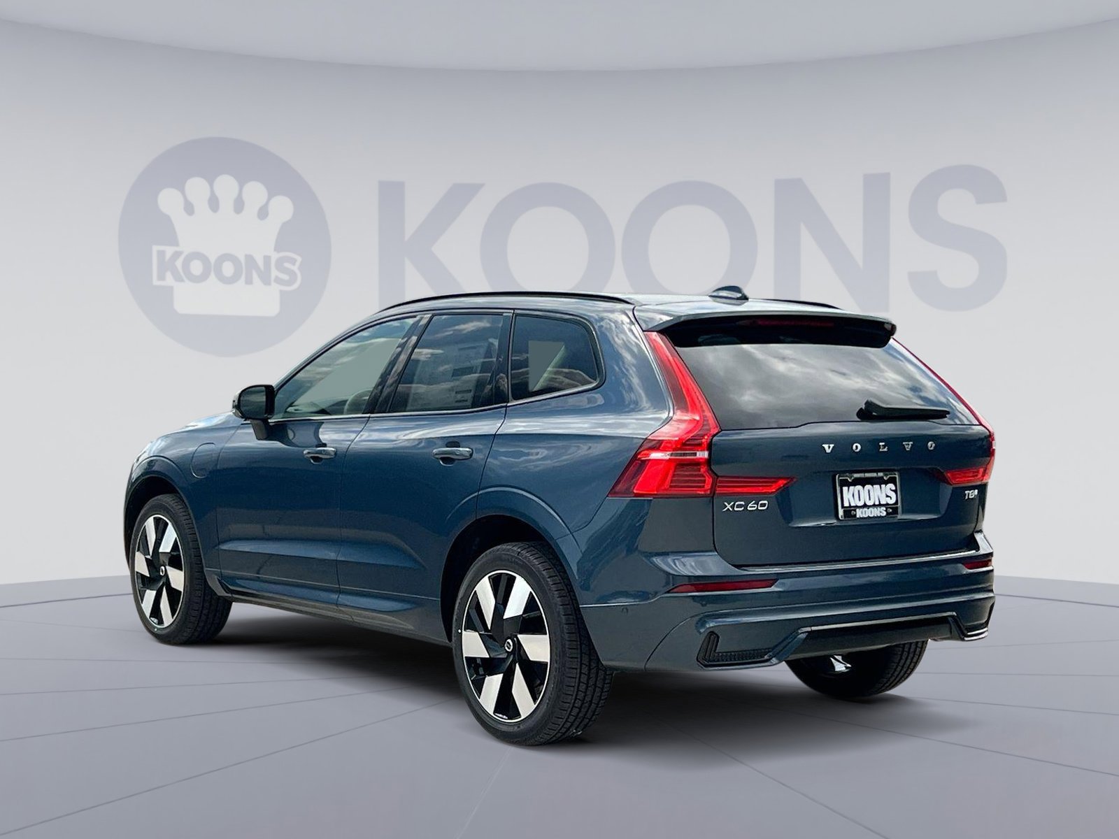 2025 Volvo XC60 Hybrid T8 Plus photo 3