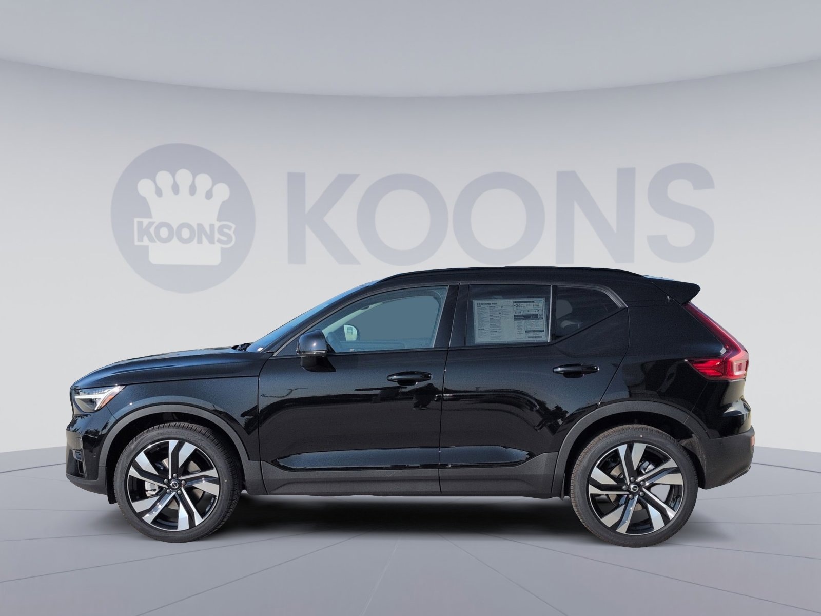 2026 Volvo XC40 photo 2