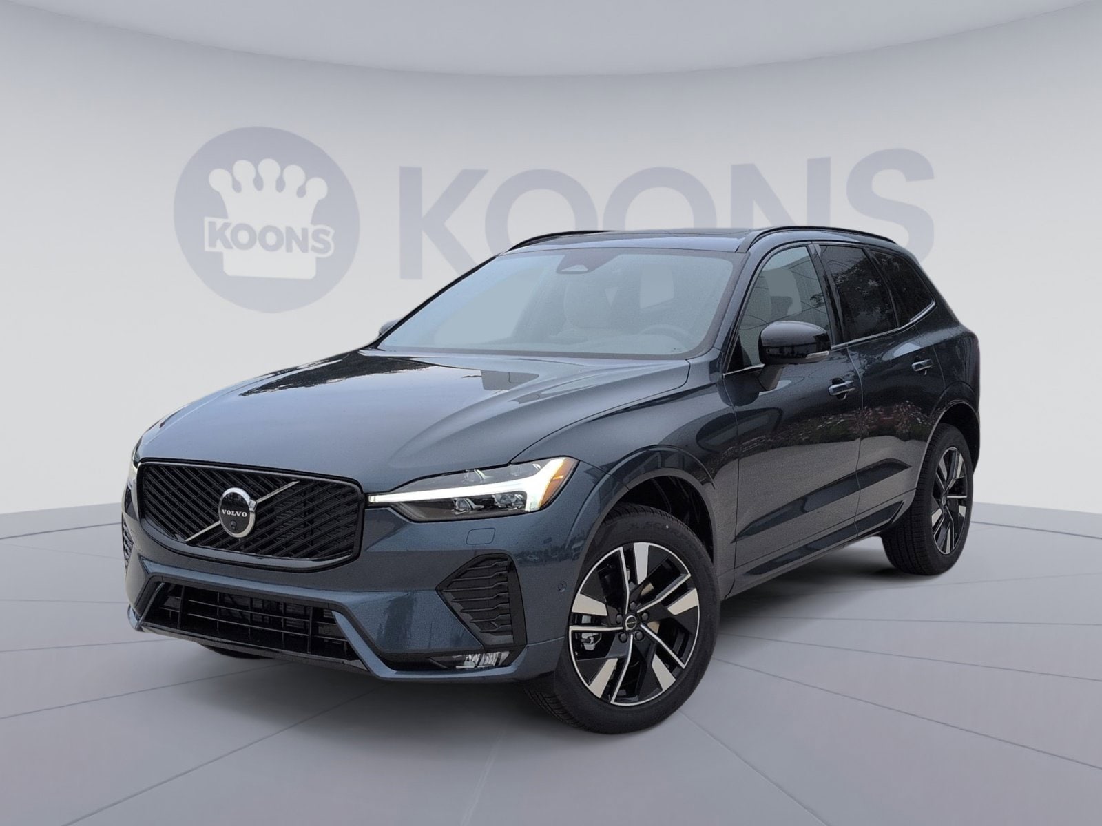 2026 Volvo XC60 Plus's photo