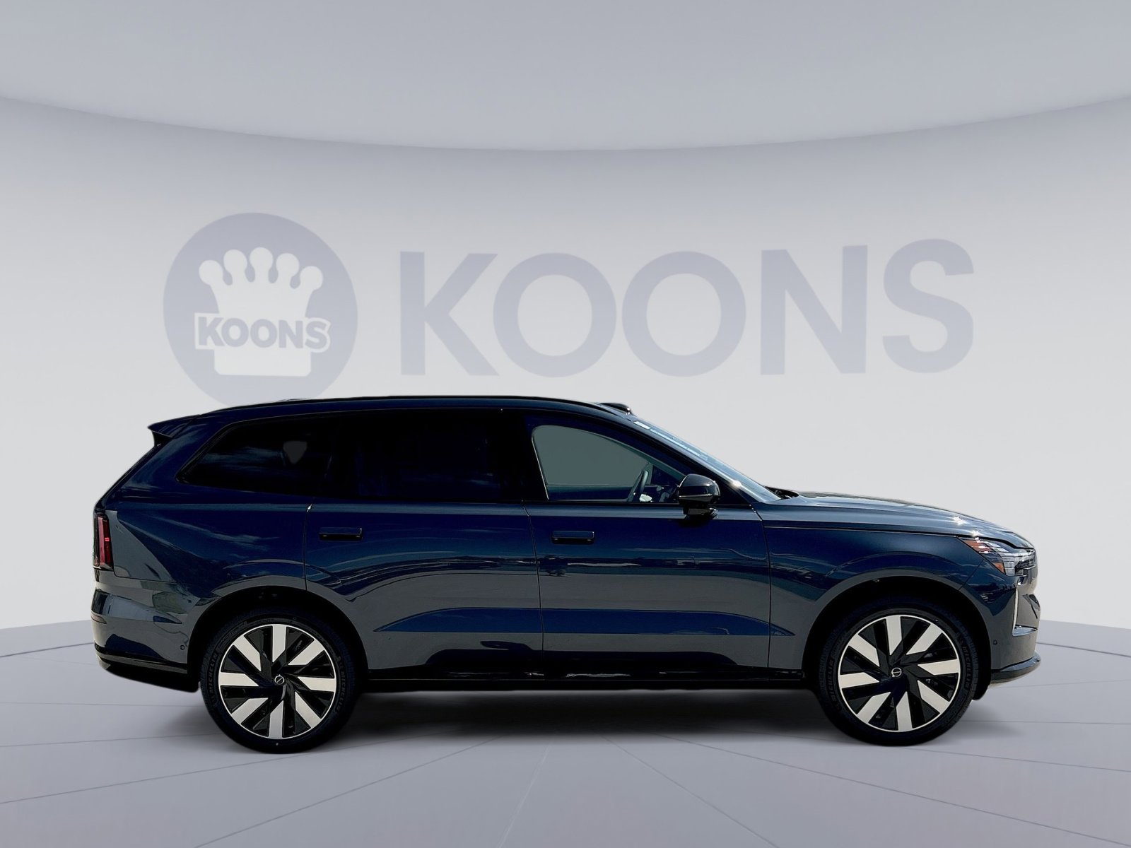2025 Volvo EX90 Plus - Photo 8