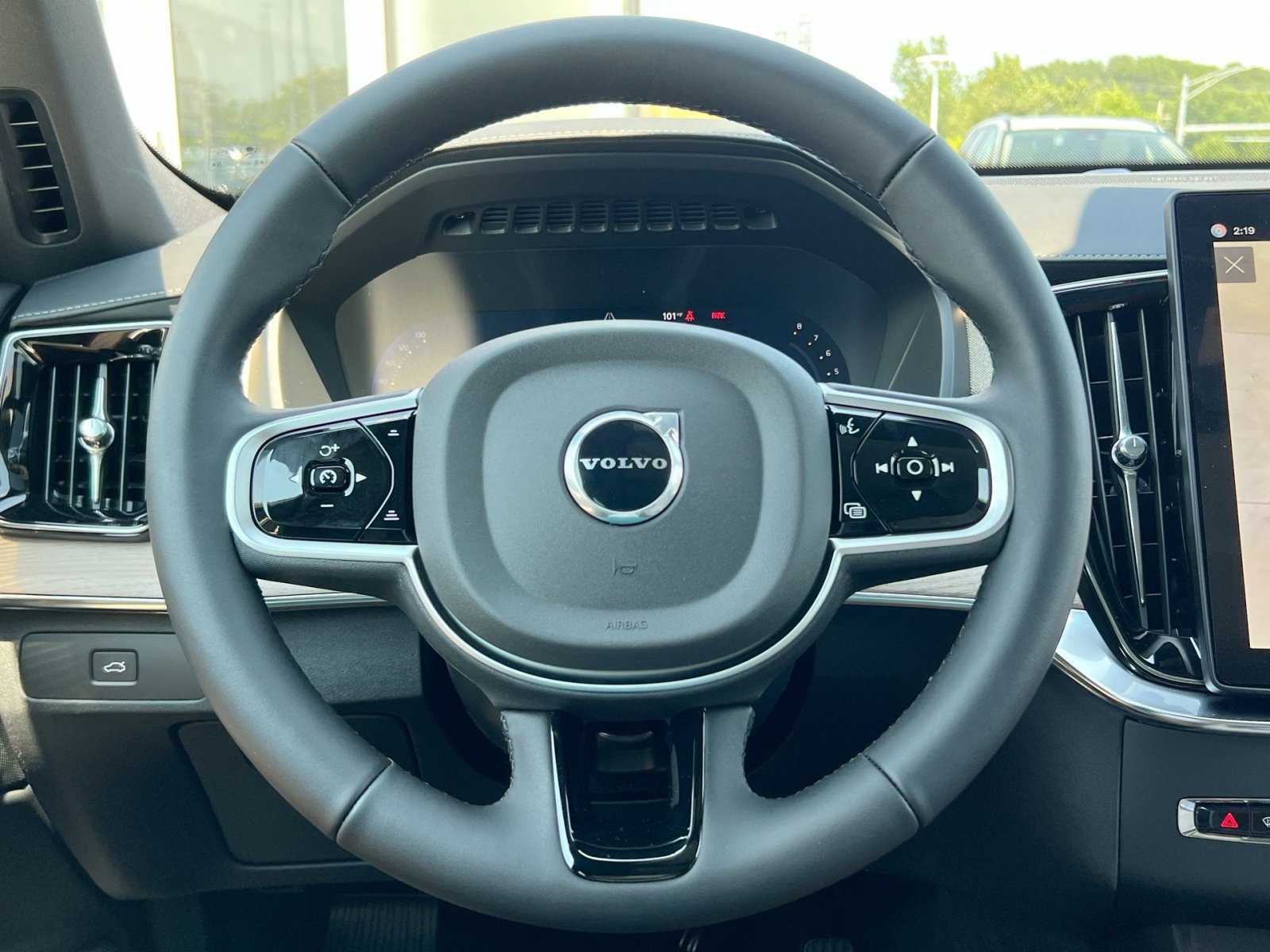 2026 Volvo XC90 Plus photo 2