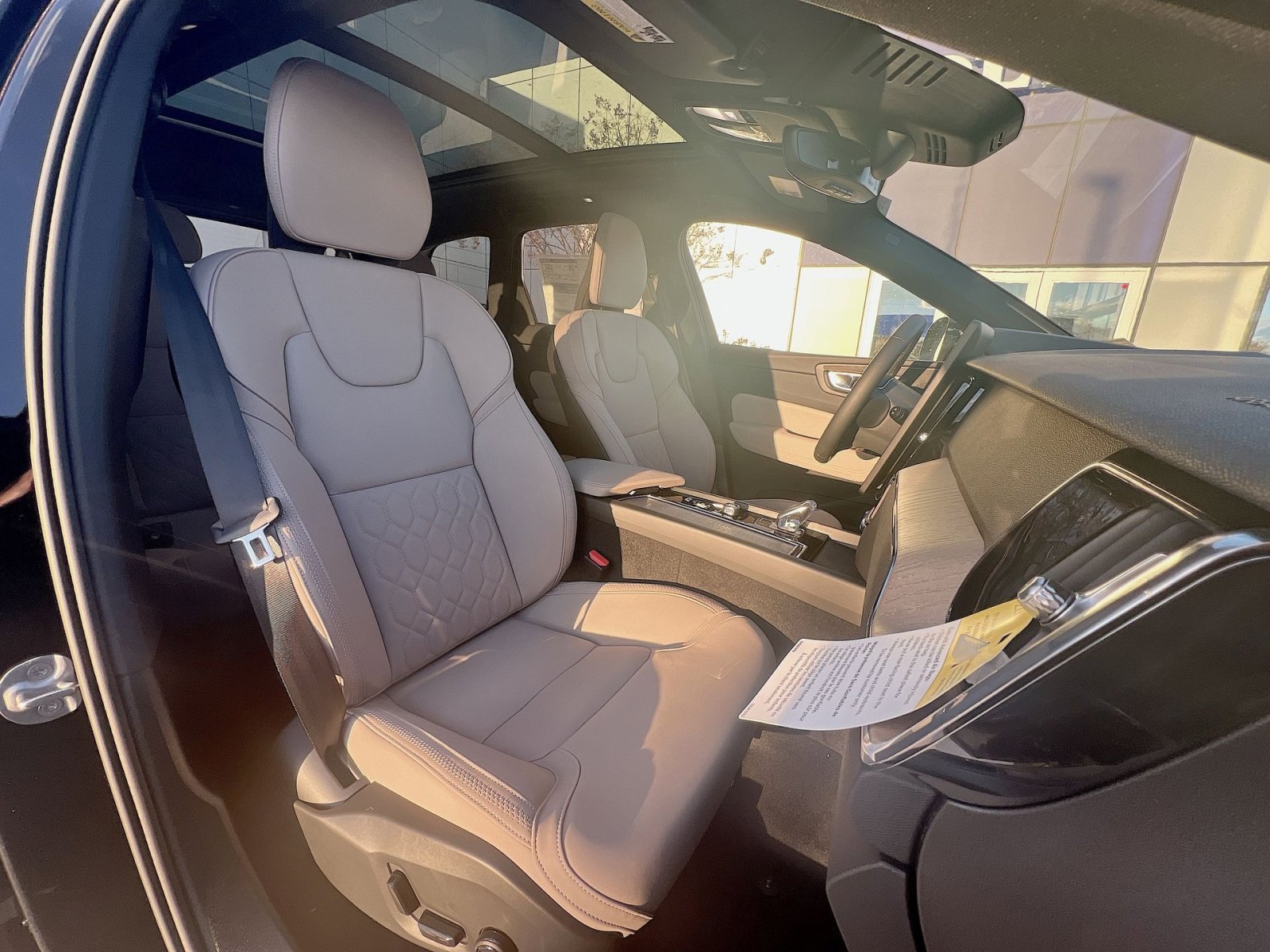 2026 Volvo XC60 Plus - Photo 26