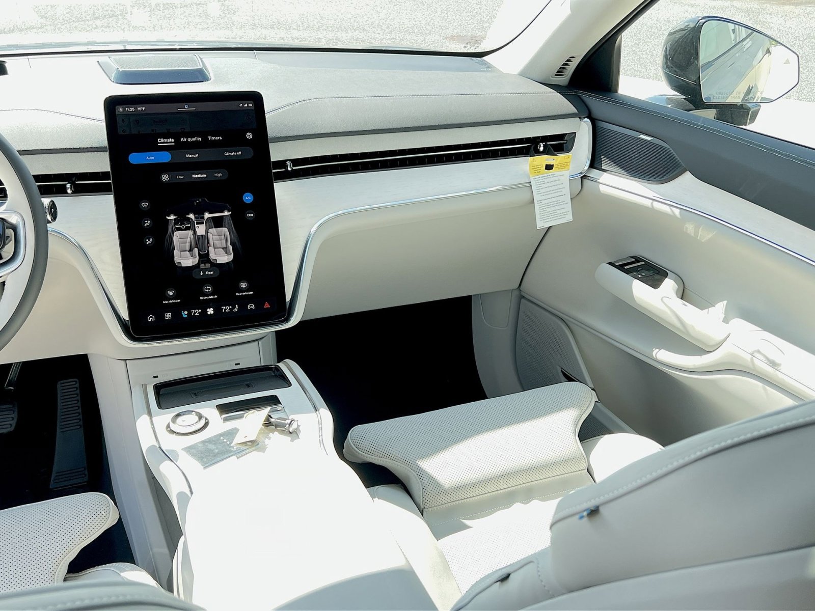 2025 Volvo EX90 Plus - Photo 23