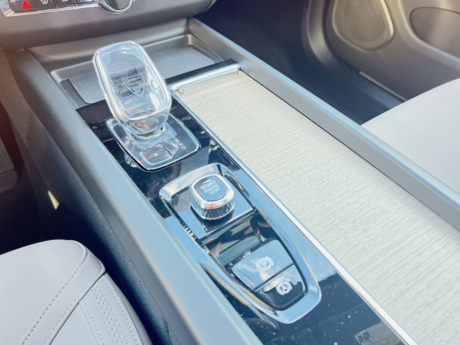 2026 Volvo XC60 Plus - Photo 22