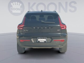 2024 Volvo XC40 B5 Plus Dark Theme SUV