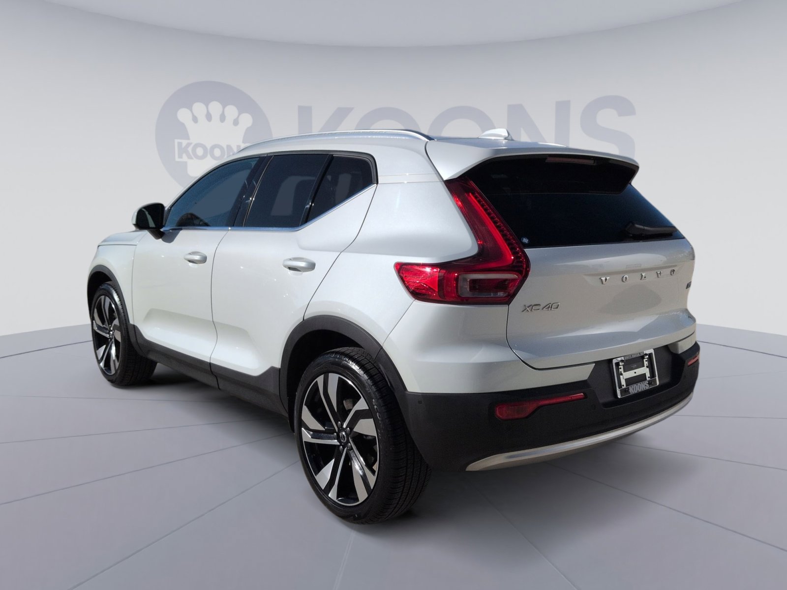 2025 Volvo XC40 AWD photo 3
