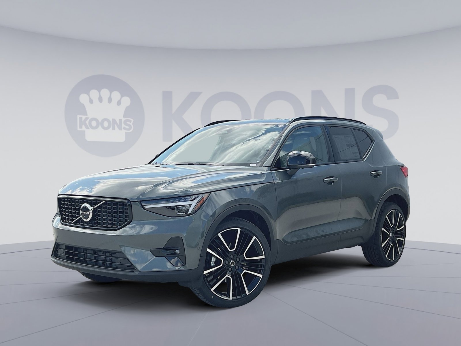 2026 Volvo XC40 B5 Ultra Dark AWD's photo