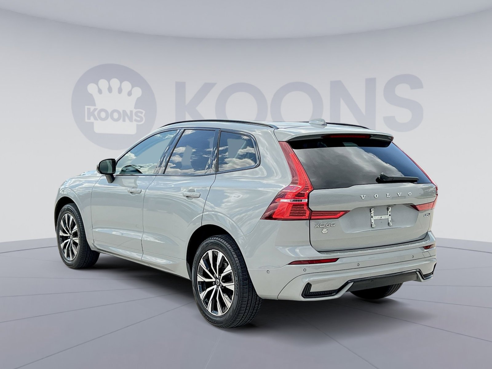 2024 Volvo XC60 B5 Plus photo 3