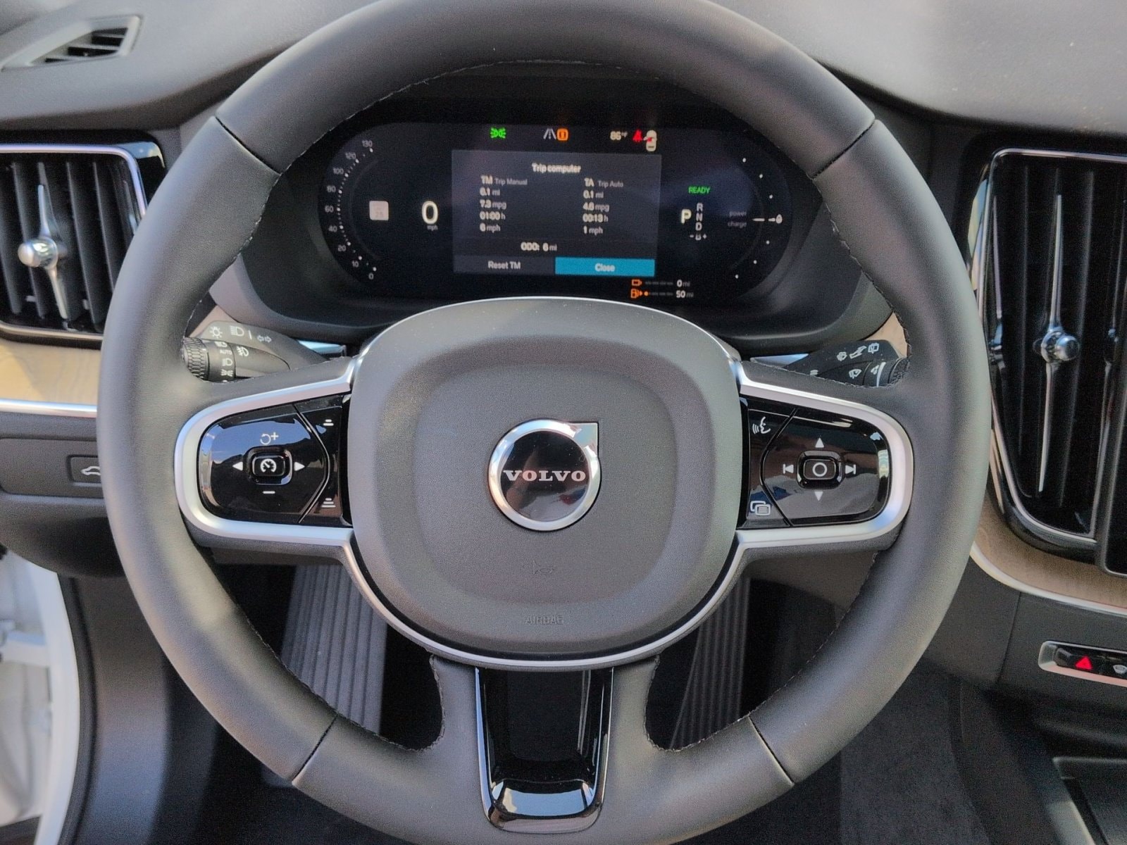 2026 Volvo XC60 Plus - Photo 16