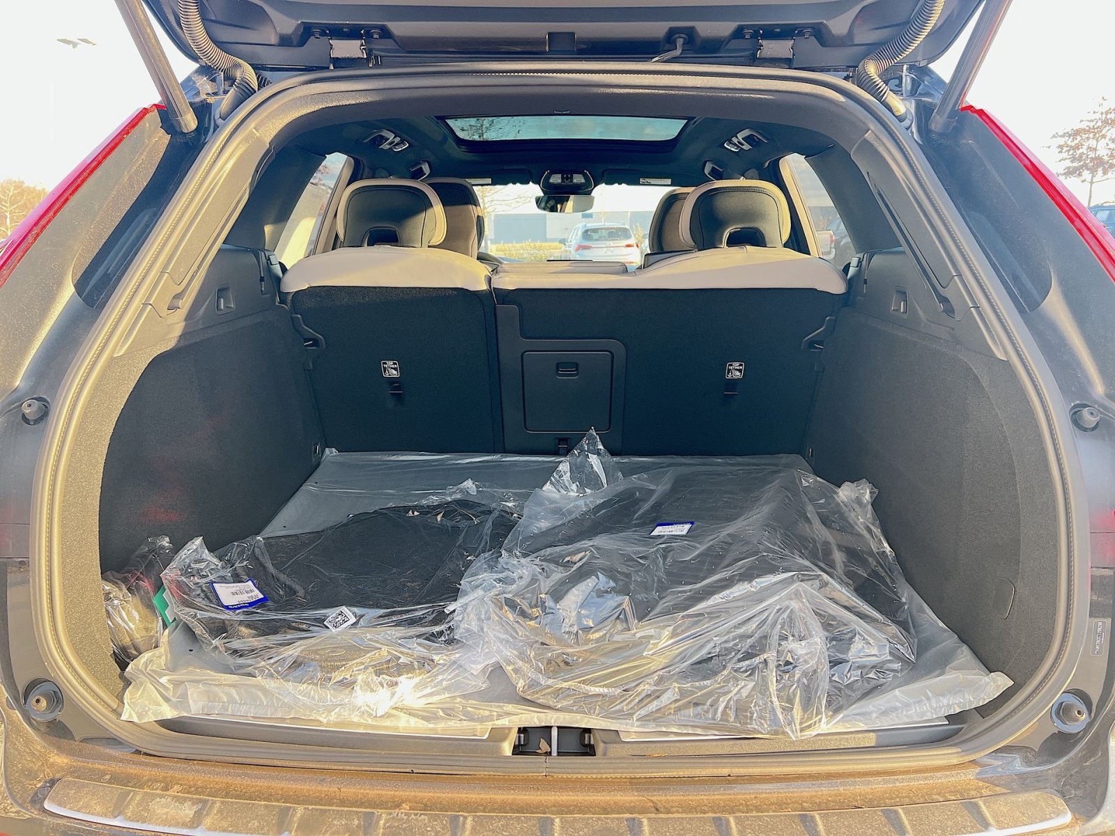 2026 Volvo XC60 Plus - Photo 33