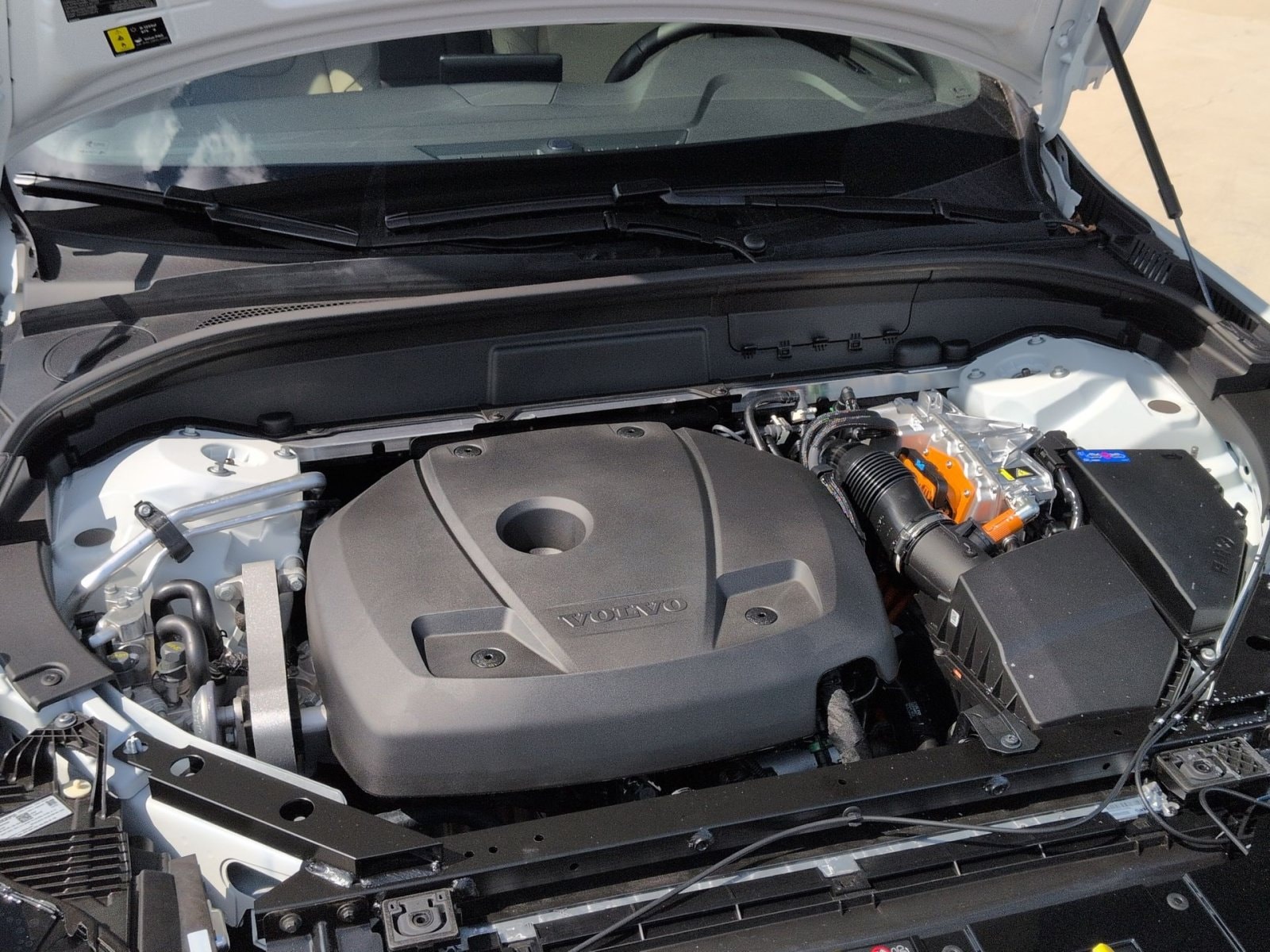 2026 Volvo XC60 Plus - Photo 28