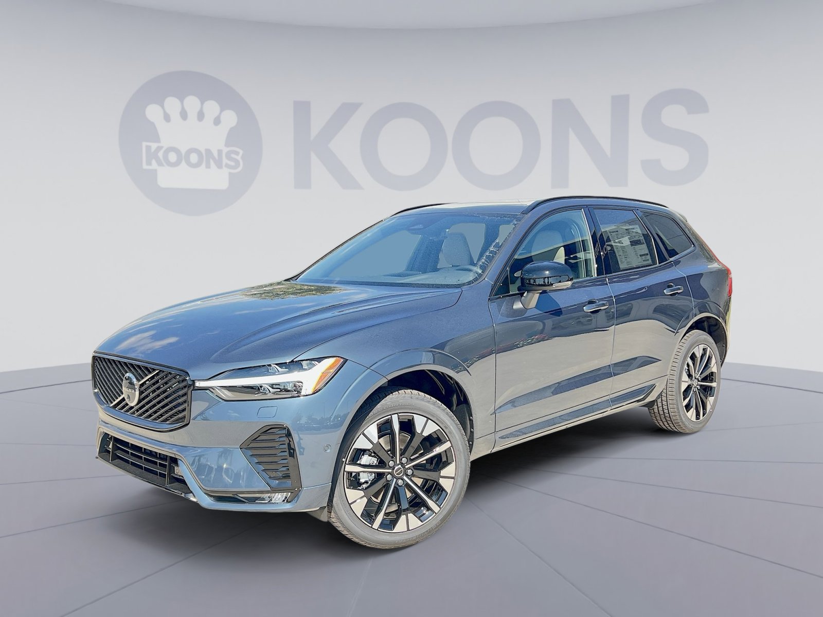 2026 Volvo XC60 Plus's photo