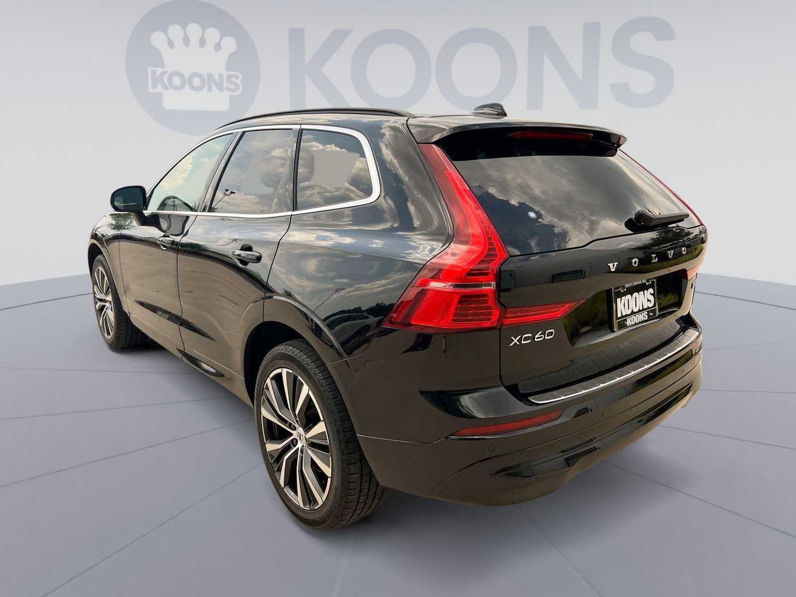 2022 Volvo XC60 B5 Momentum photo 3