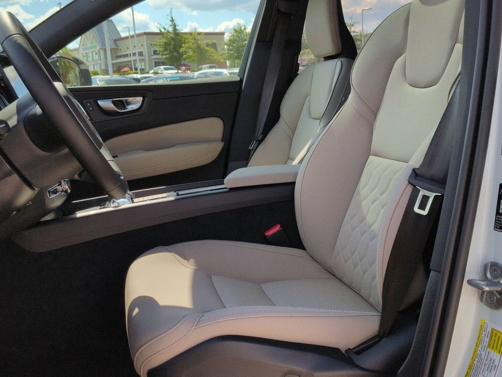 2026 Volvo XC60 Plus - Photo 13