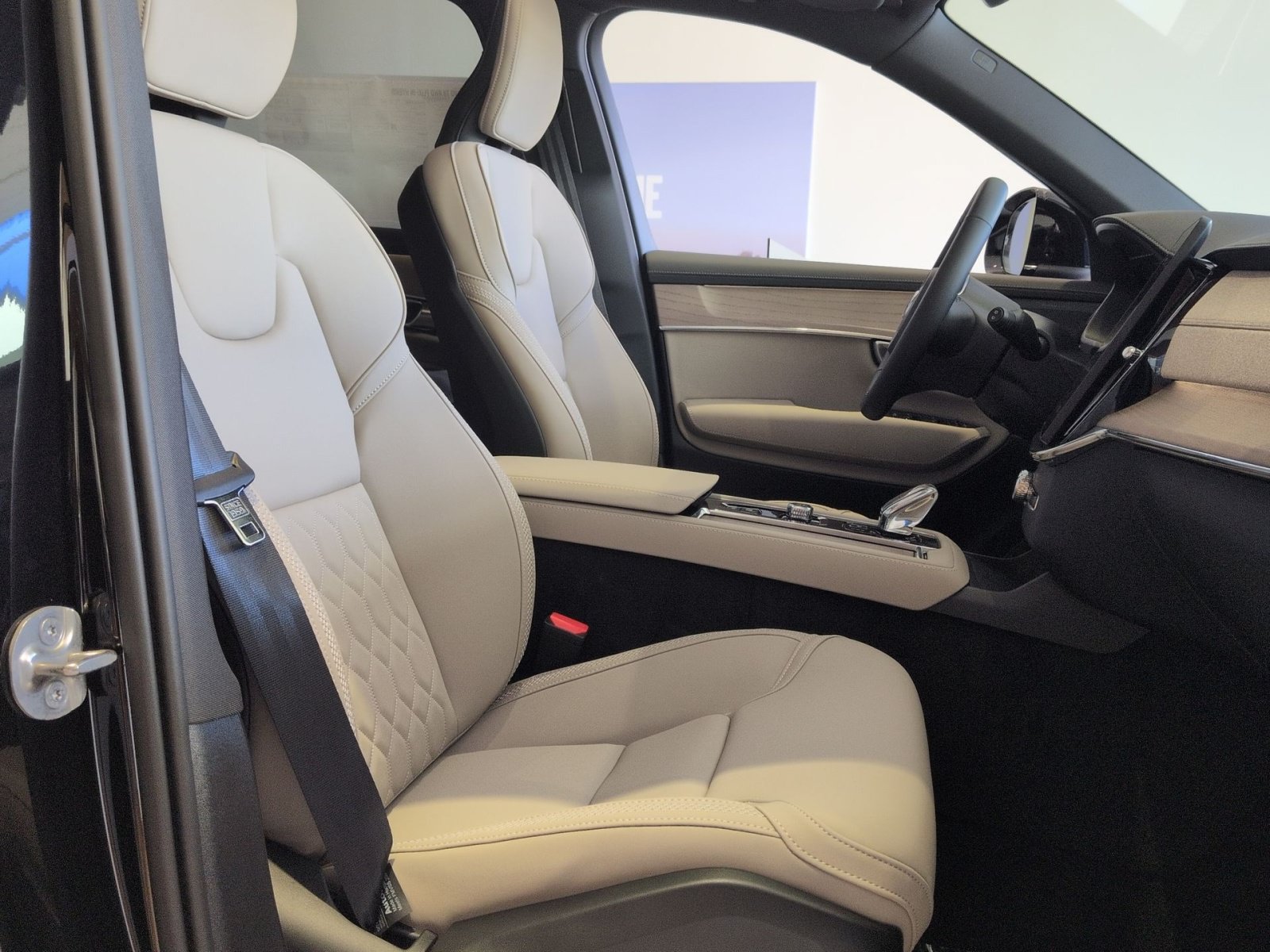 2026 Volvo XC90 Plus - Photo 34