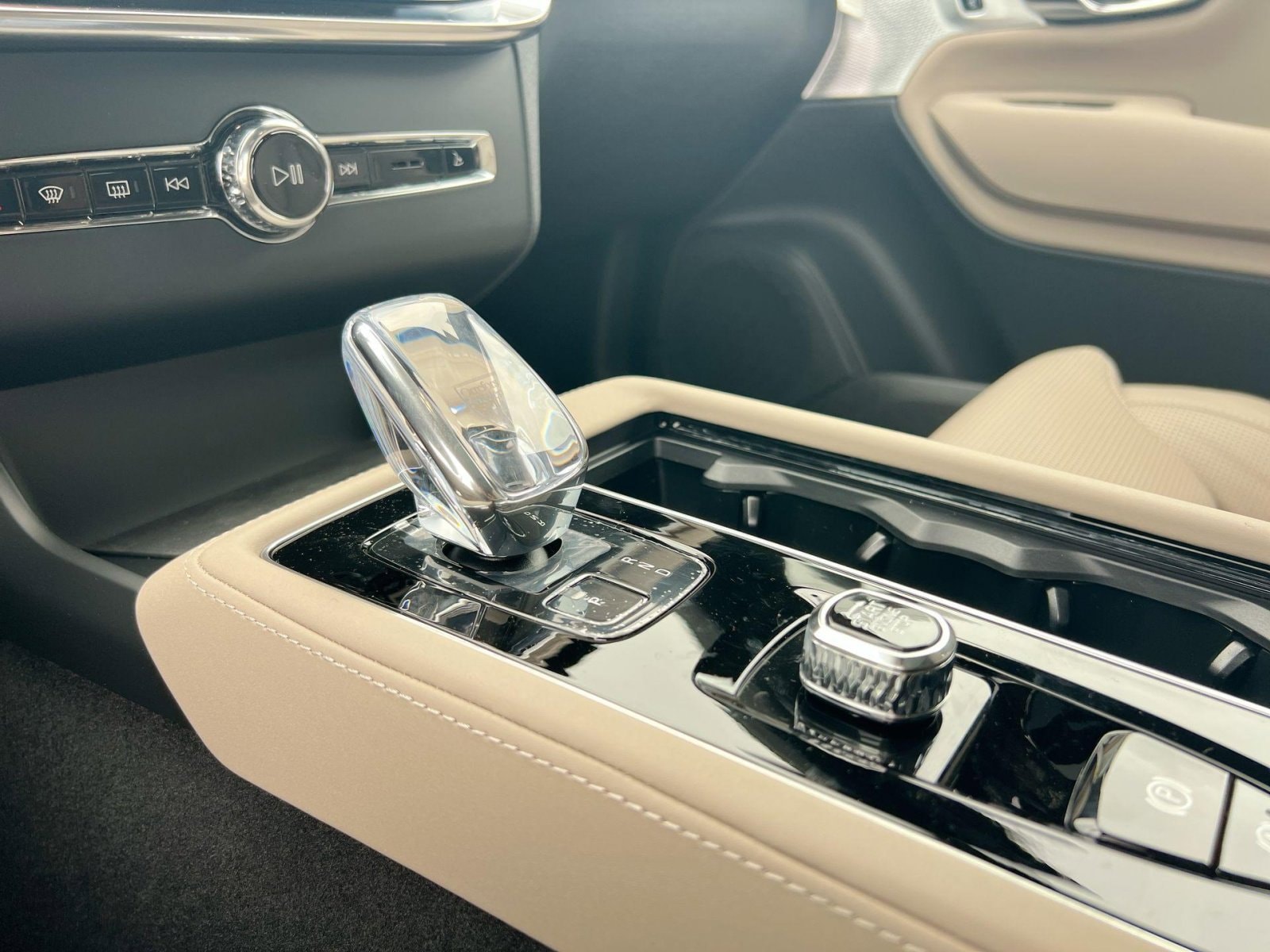 2026 Volvo XC90 Ultra - Photo 21